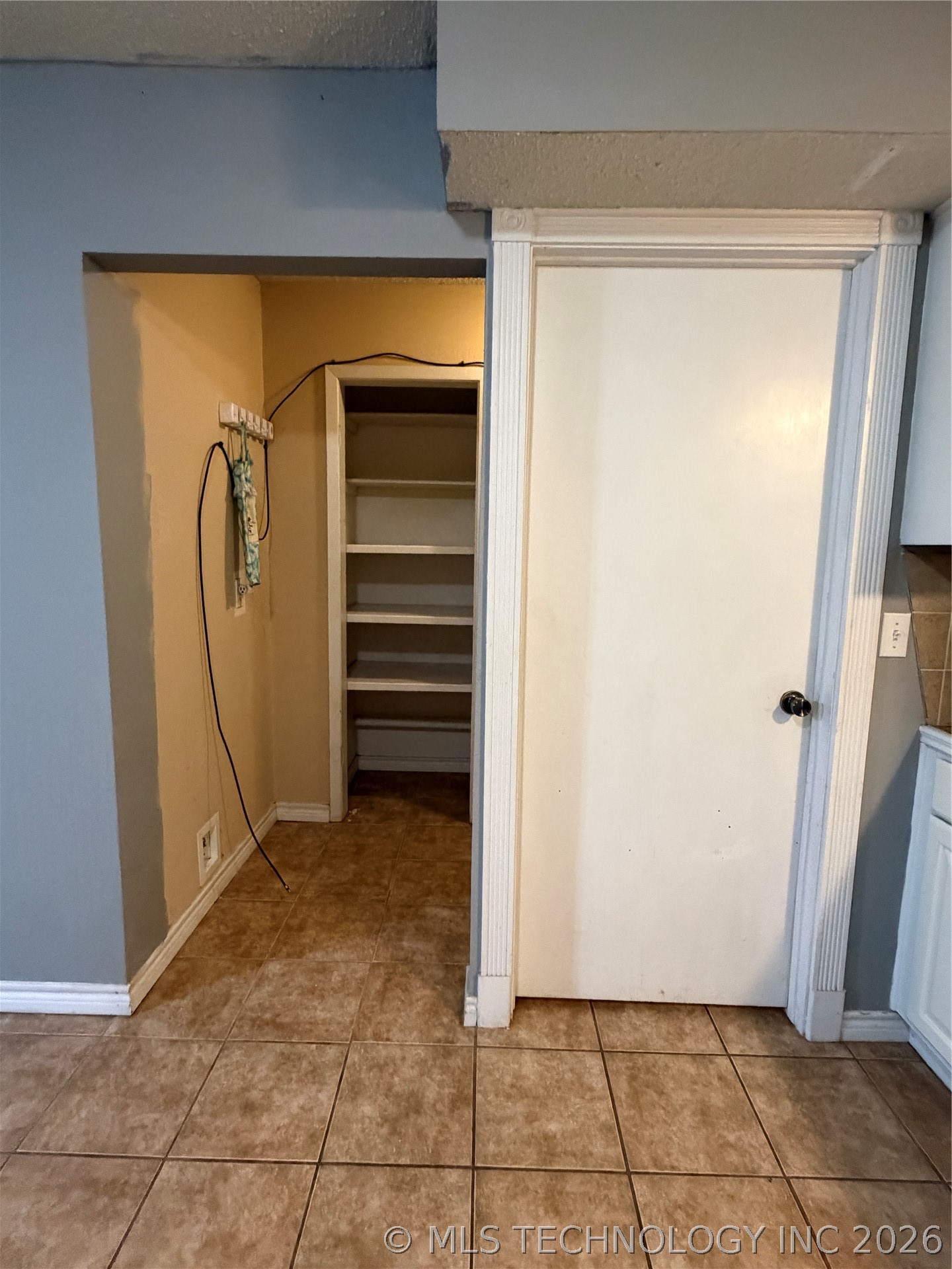 703 W Cedar Property Photo 8