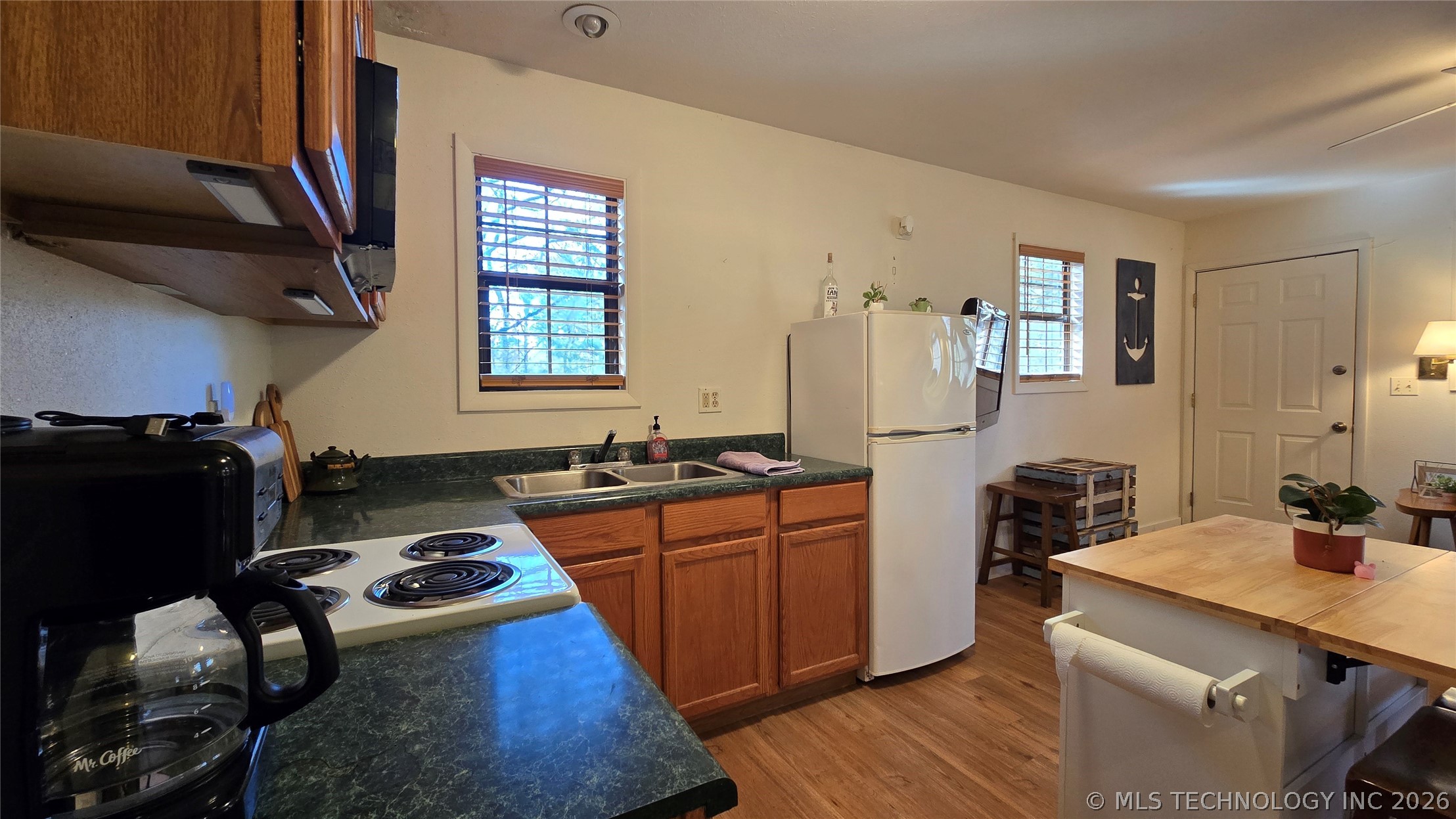 240 W French Street Property Photo 4