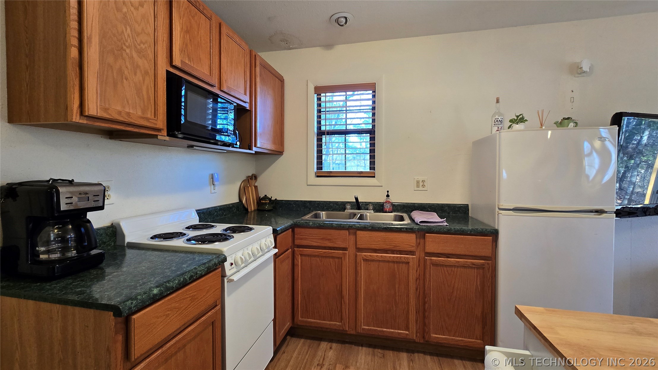 240 W French Street Property Photo 5