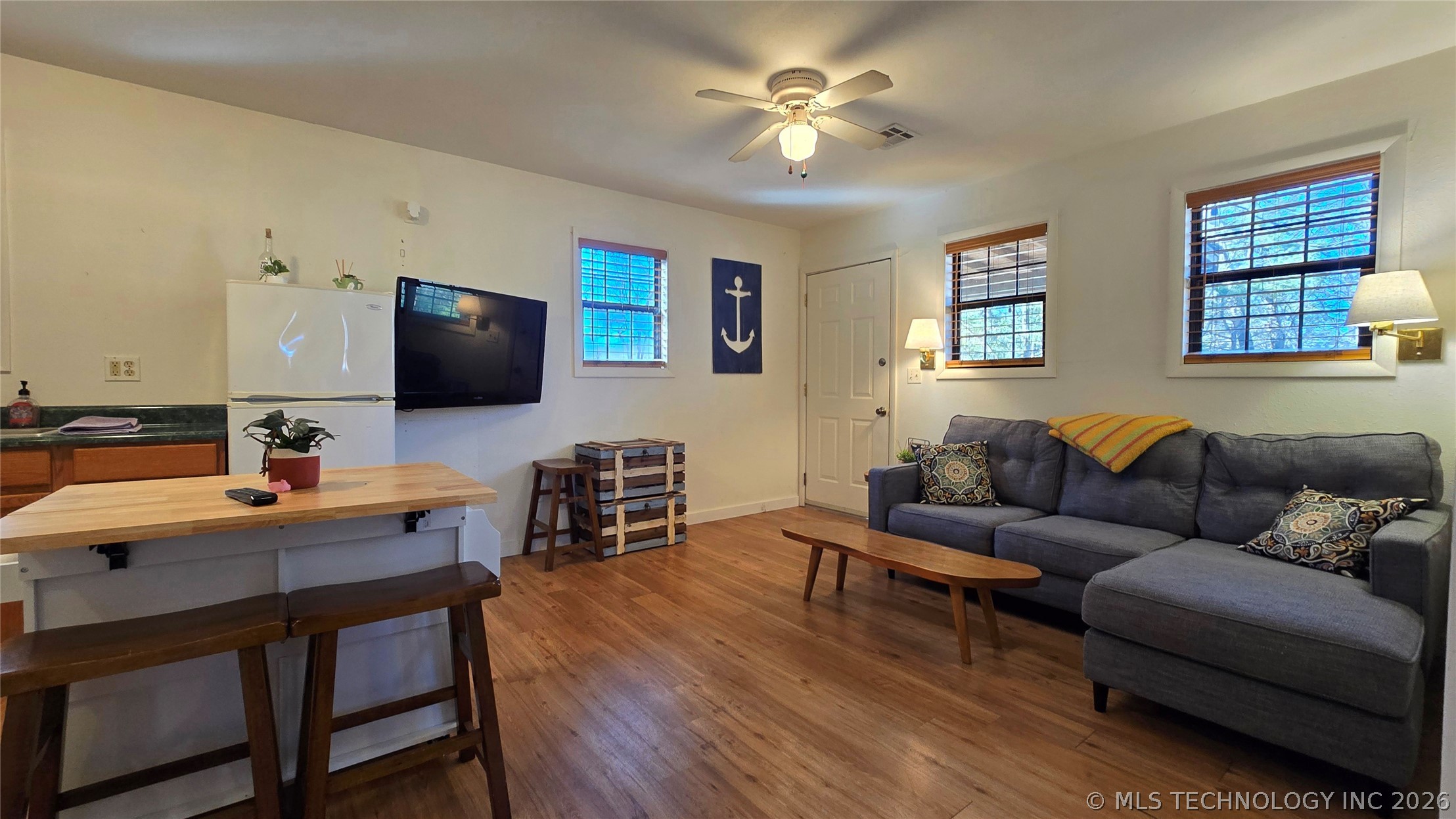 240 W French Street Property Photo 8