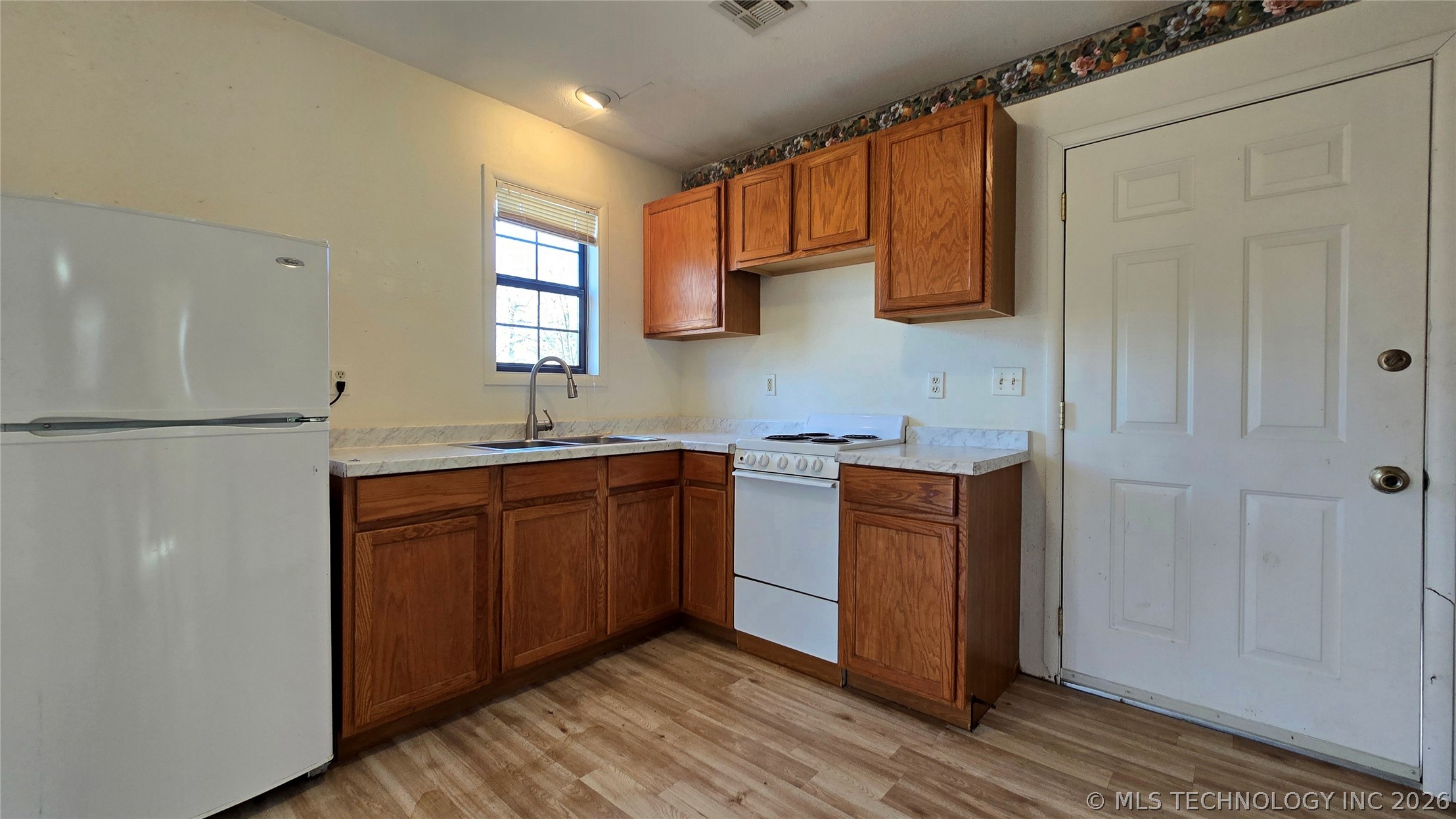 240 W French Street Property Photo 16
