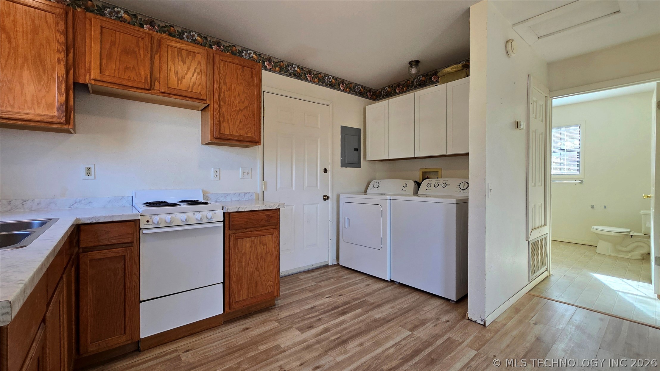 240 W French Street Property Photo 17
