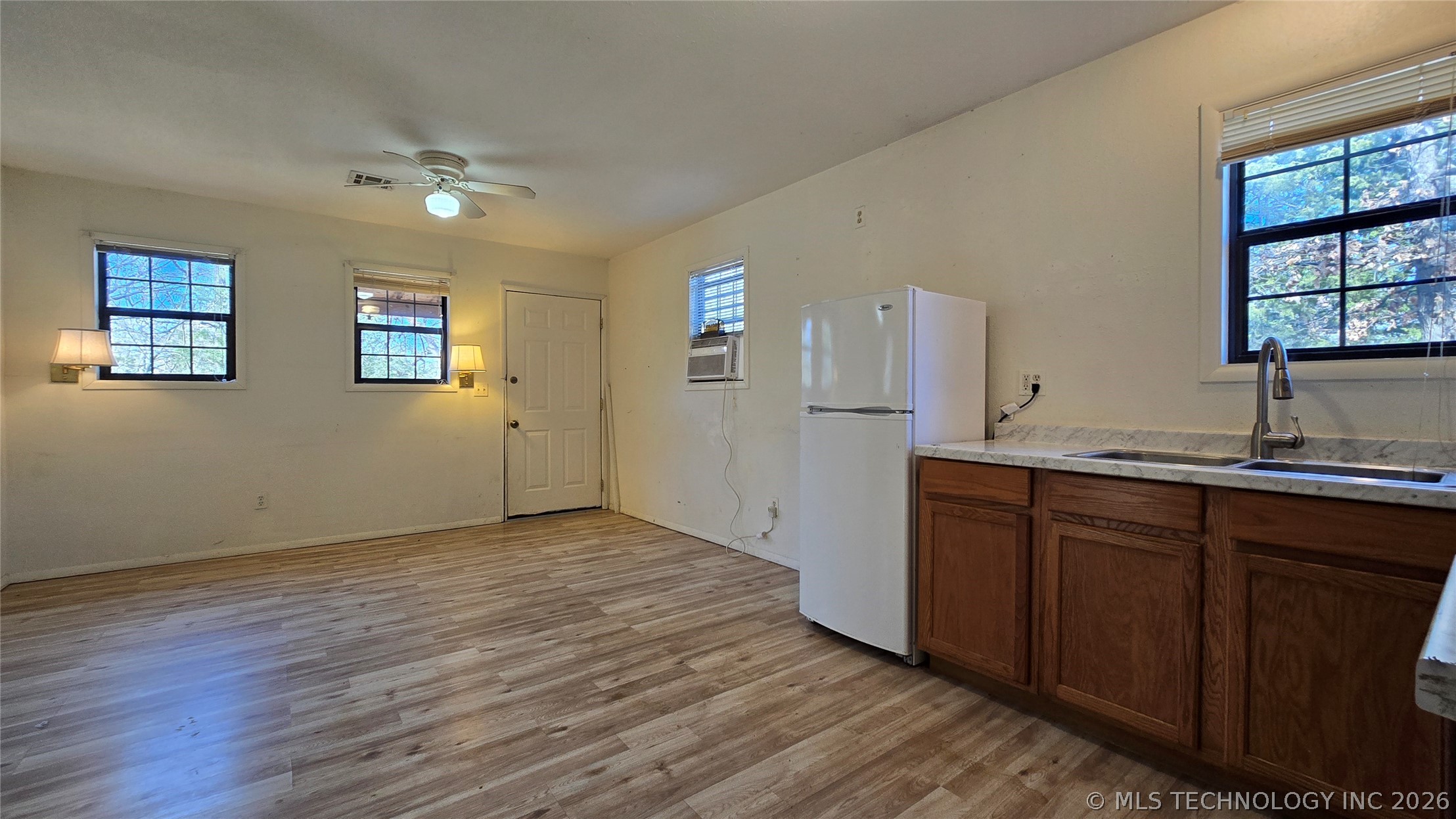 240 W French Street Property Photo 18