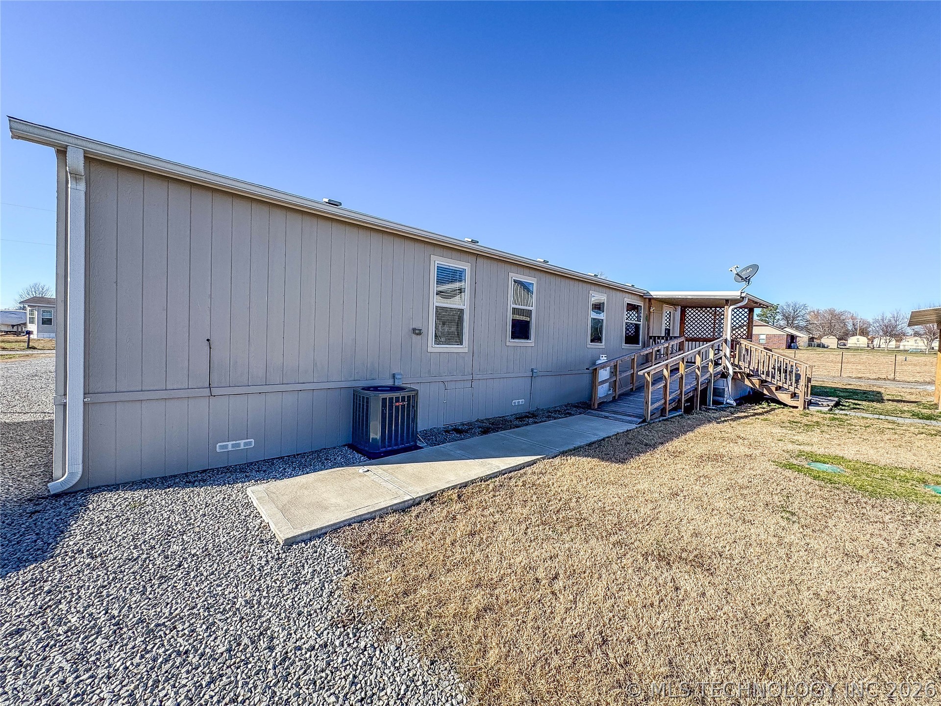114165 S 4201 Property Photo 4