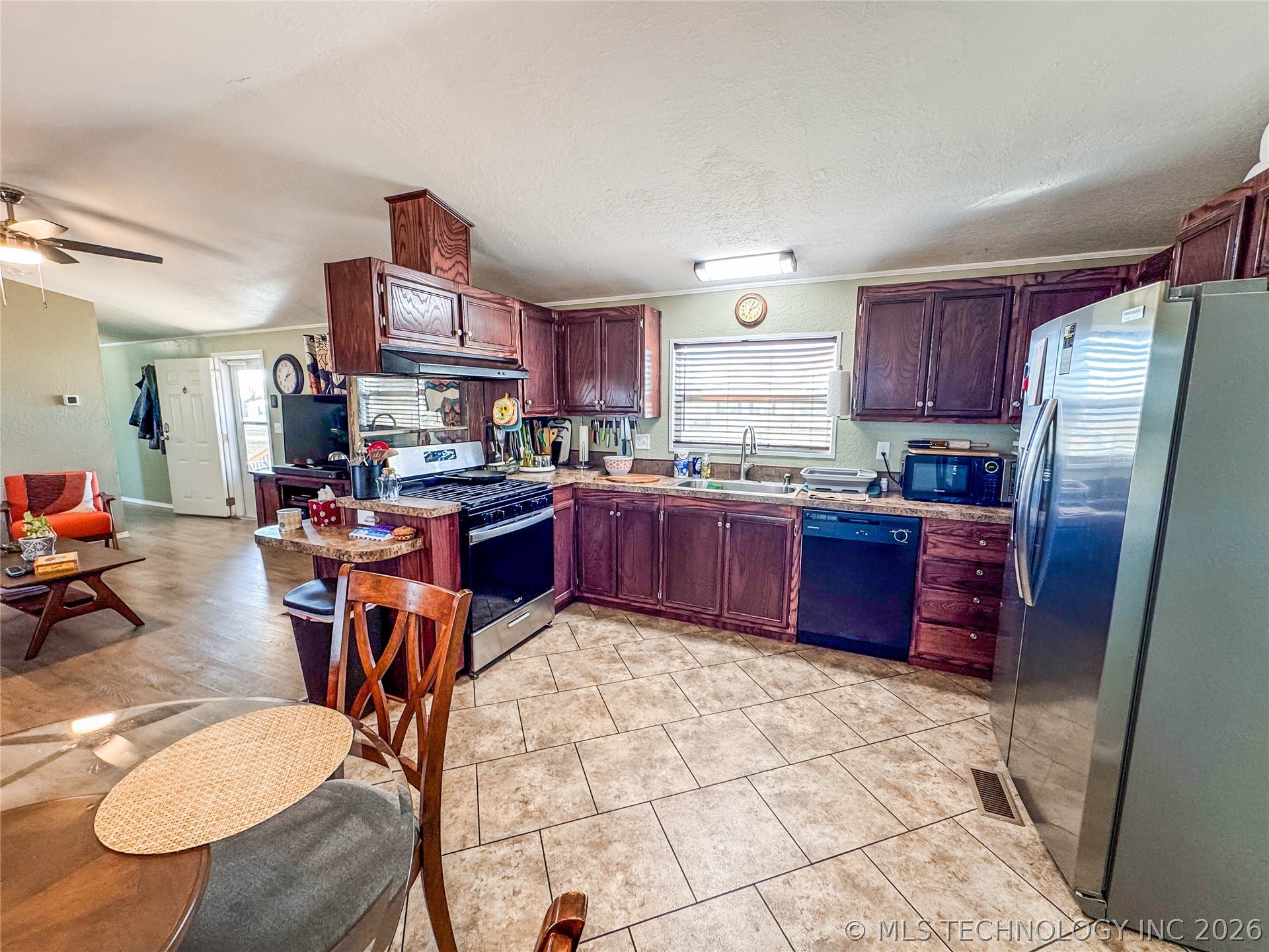 114165 S 4201 Property Photo 16