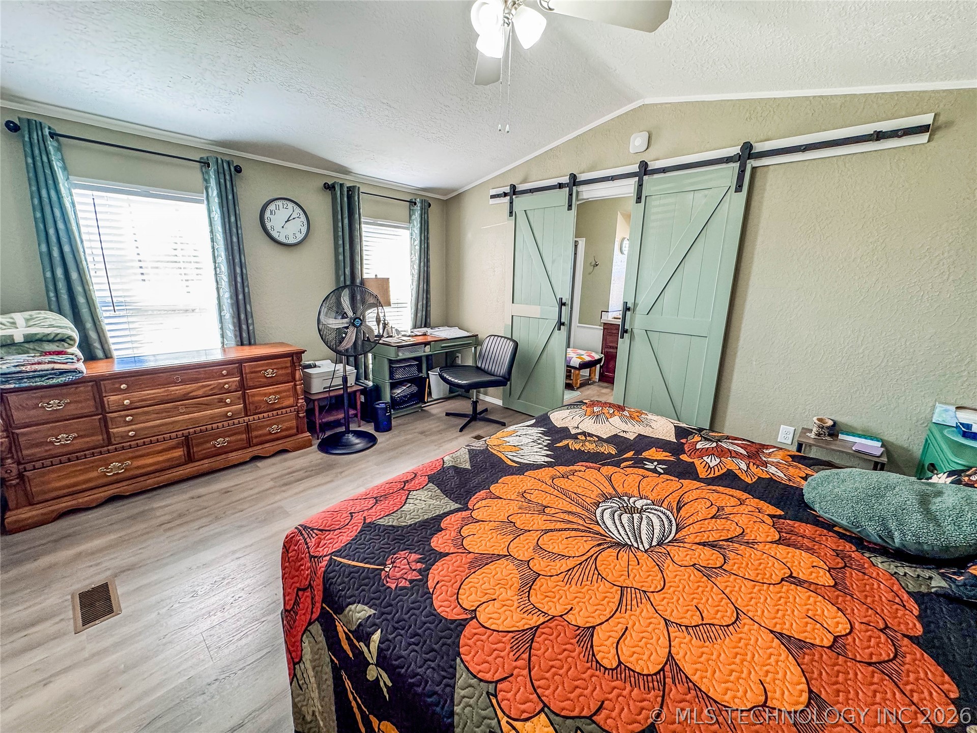 114165 S 4201 Property Photo 20