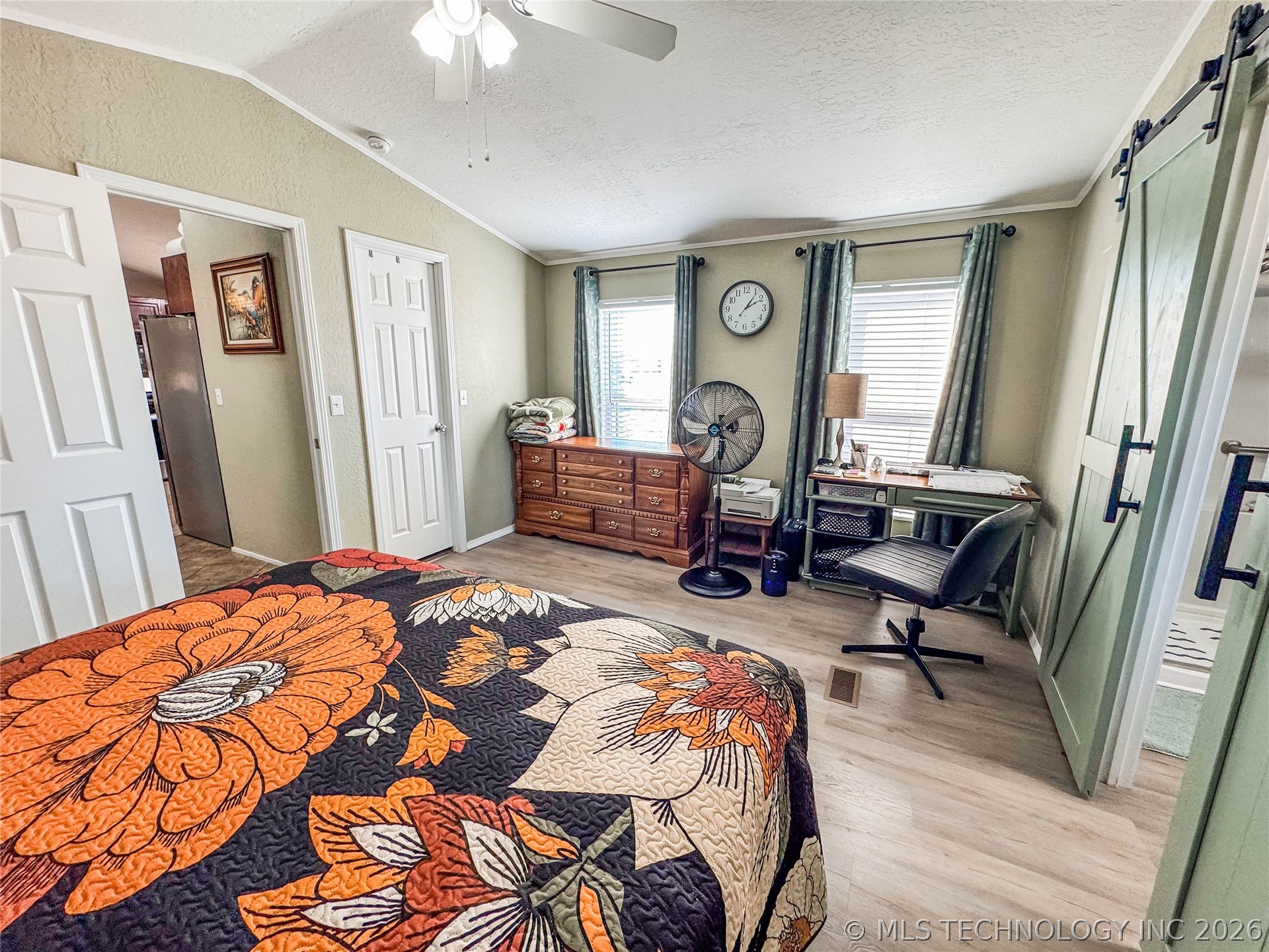114165 S 4201 Property Photo 23