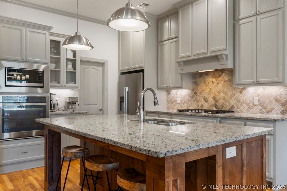 13019 S 5th Place Property Photo 3