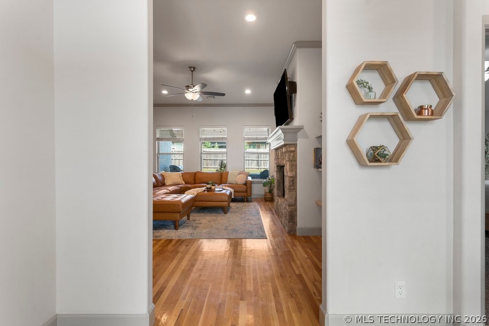 13019 S 5th Place Property Photo 5