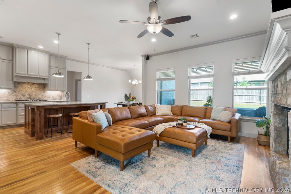 13019 S 5th Place Property Photo 9