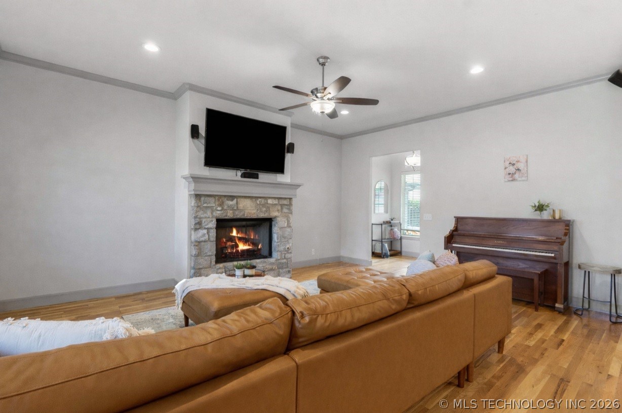 13019 S 5th Place Property Photo 10