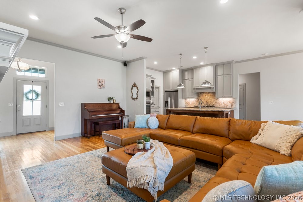13019 S 5th Place Property Photo 12