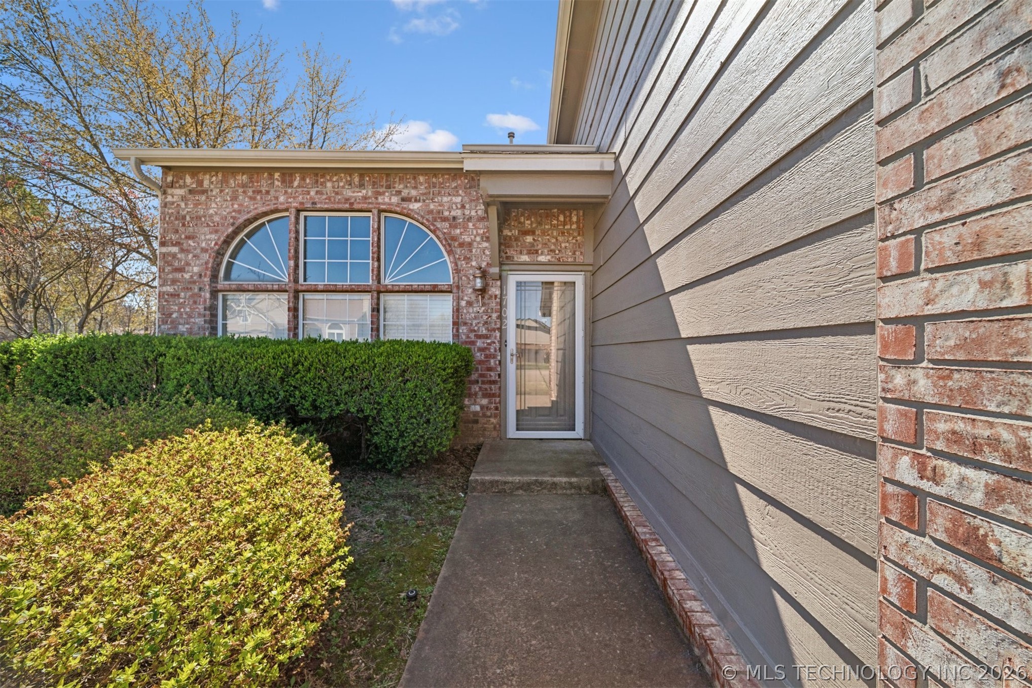 1702 W 110th Place Property Photo 4