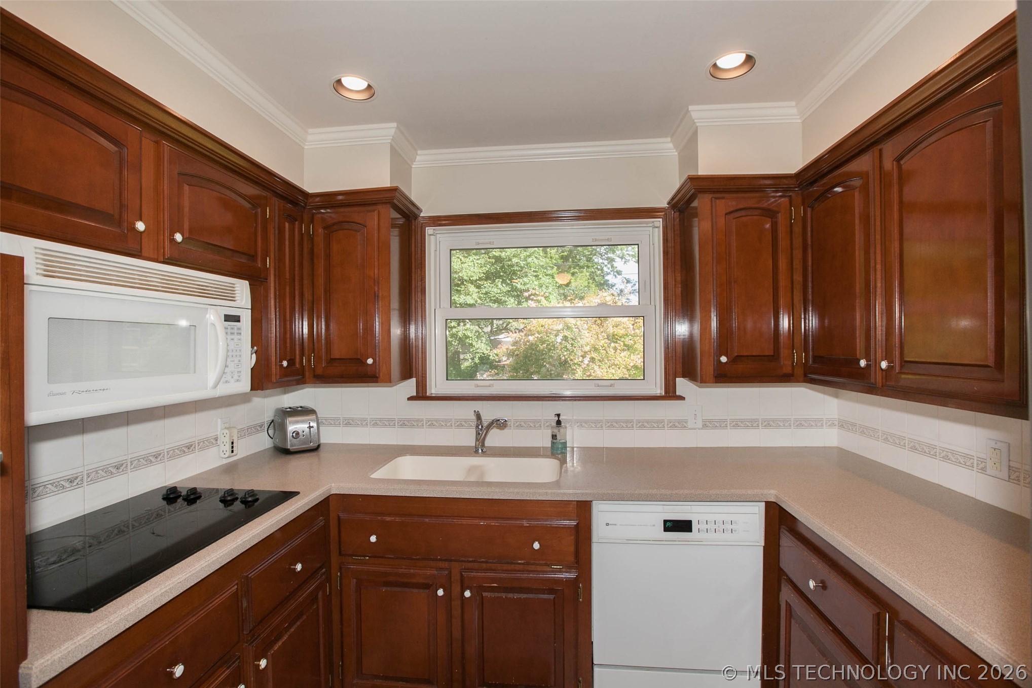 4003 E 52nd Street Property Photo 6