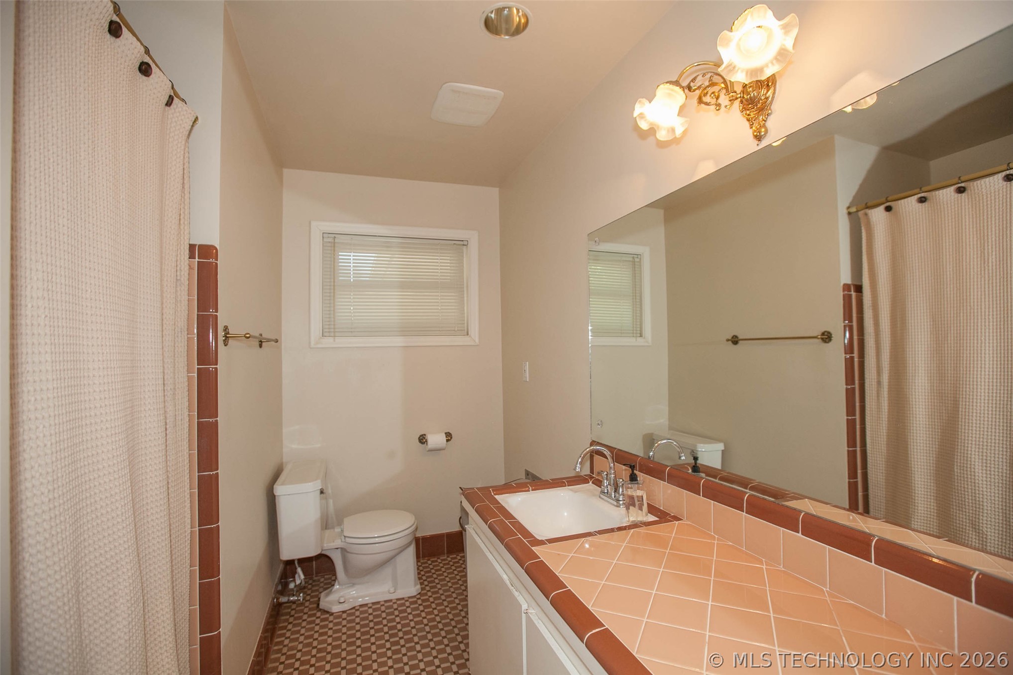 4003 E 52nd Street Property Photo 8