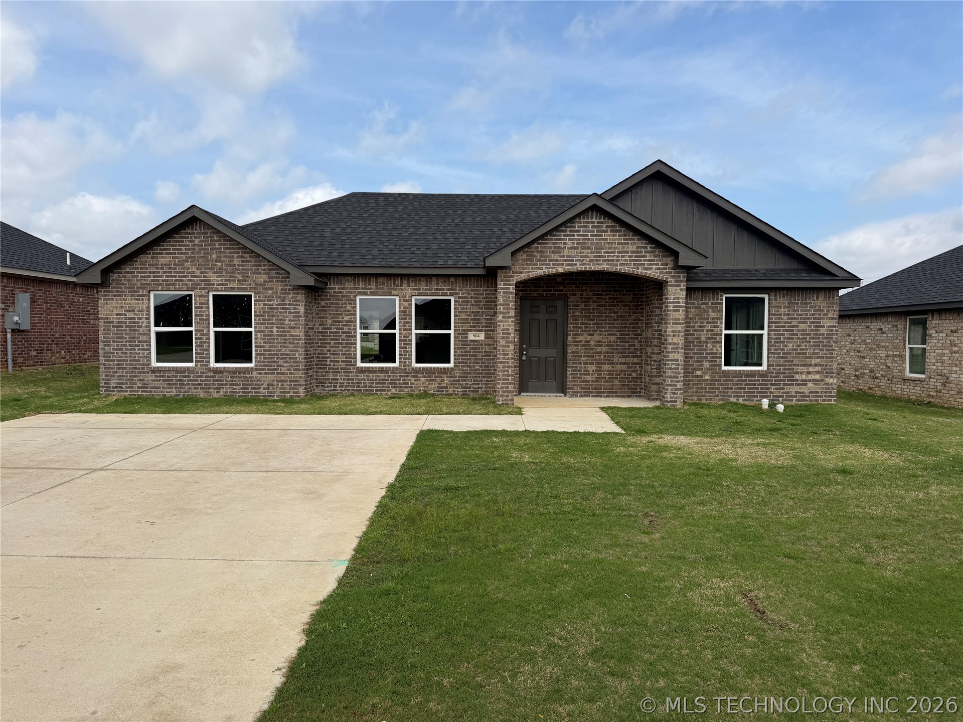 504 Honeysuckle Lane Property Photo 1
