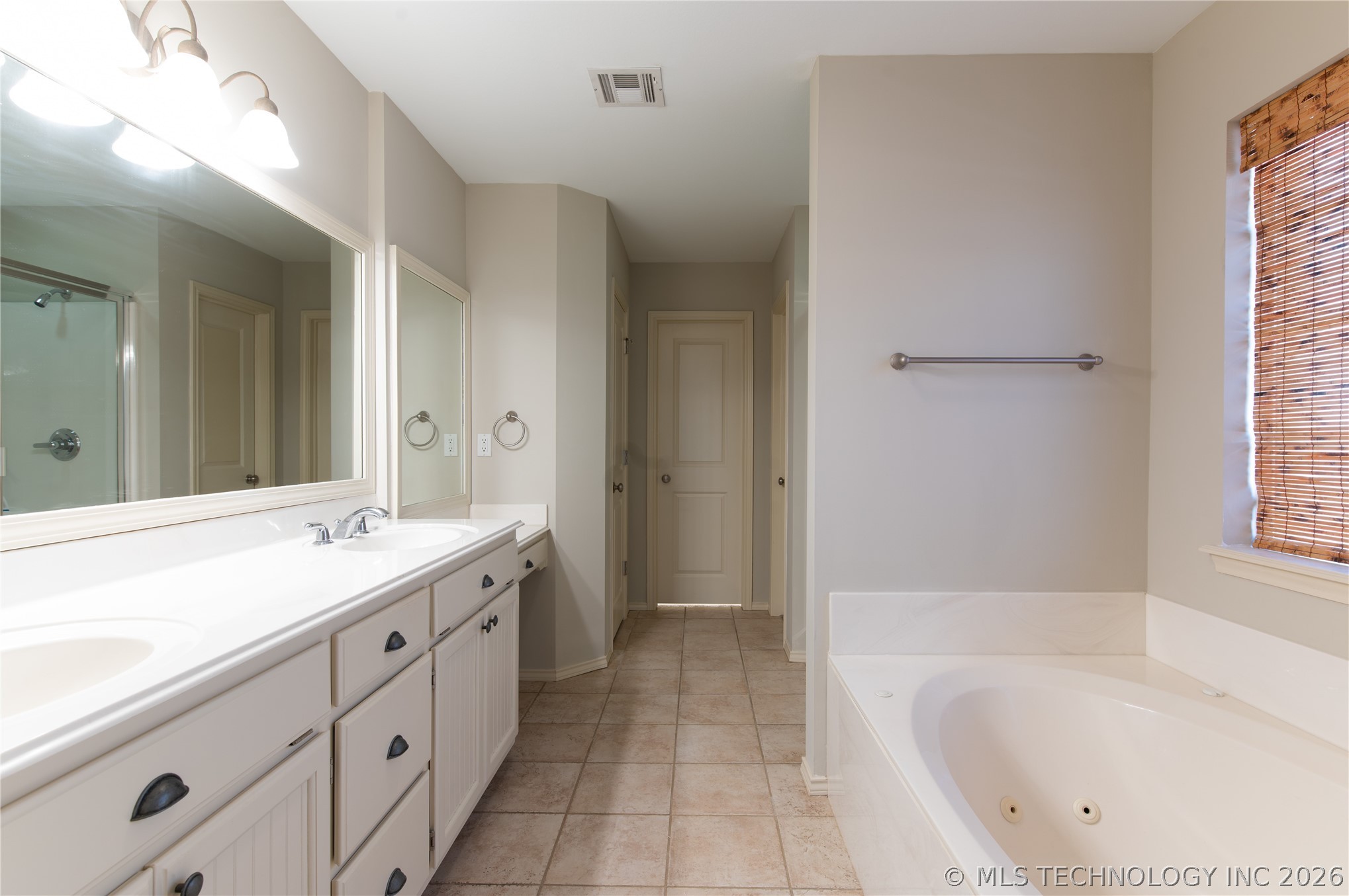 4303 S Sweet Gum Avenue Property Photo 8