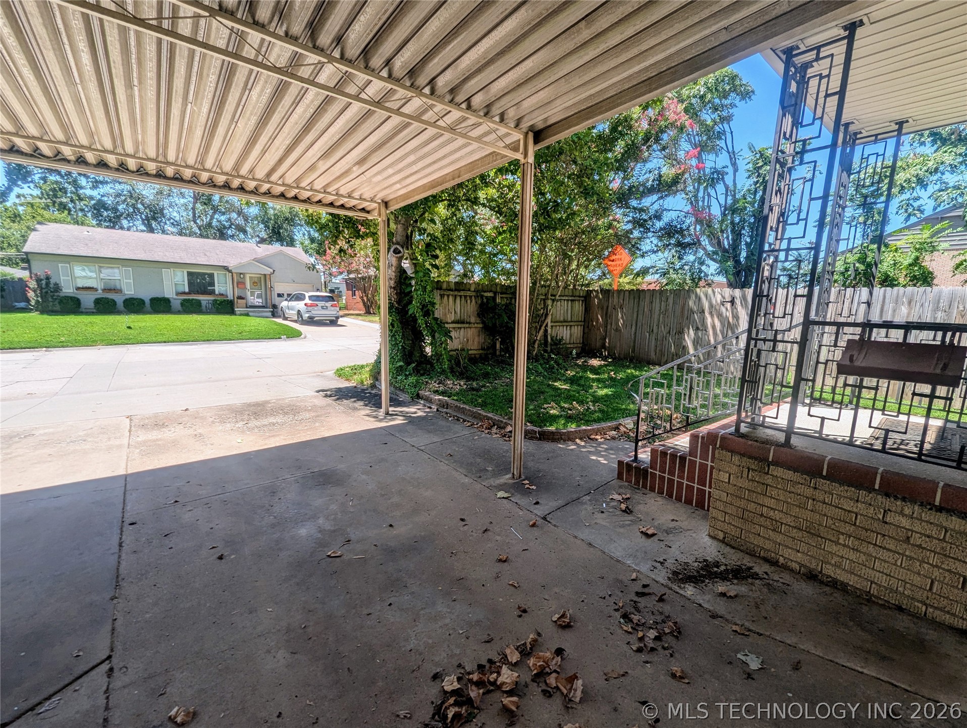 4524 S Quaker Avenue 1/2 Property Photo 4