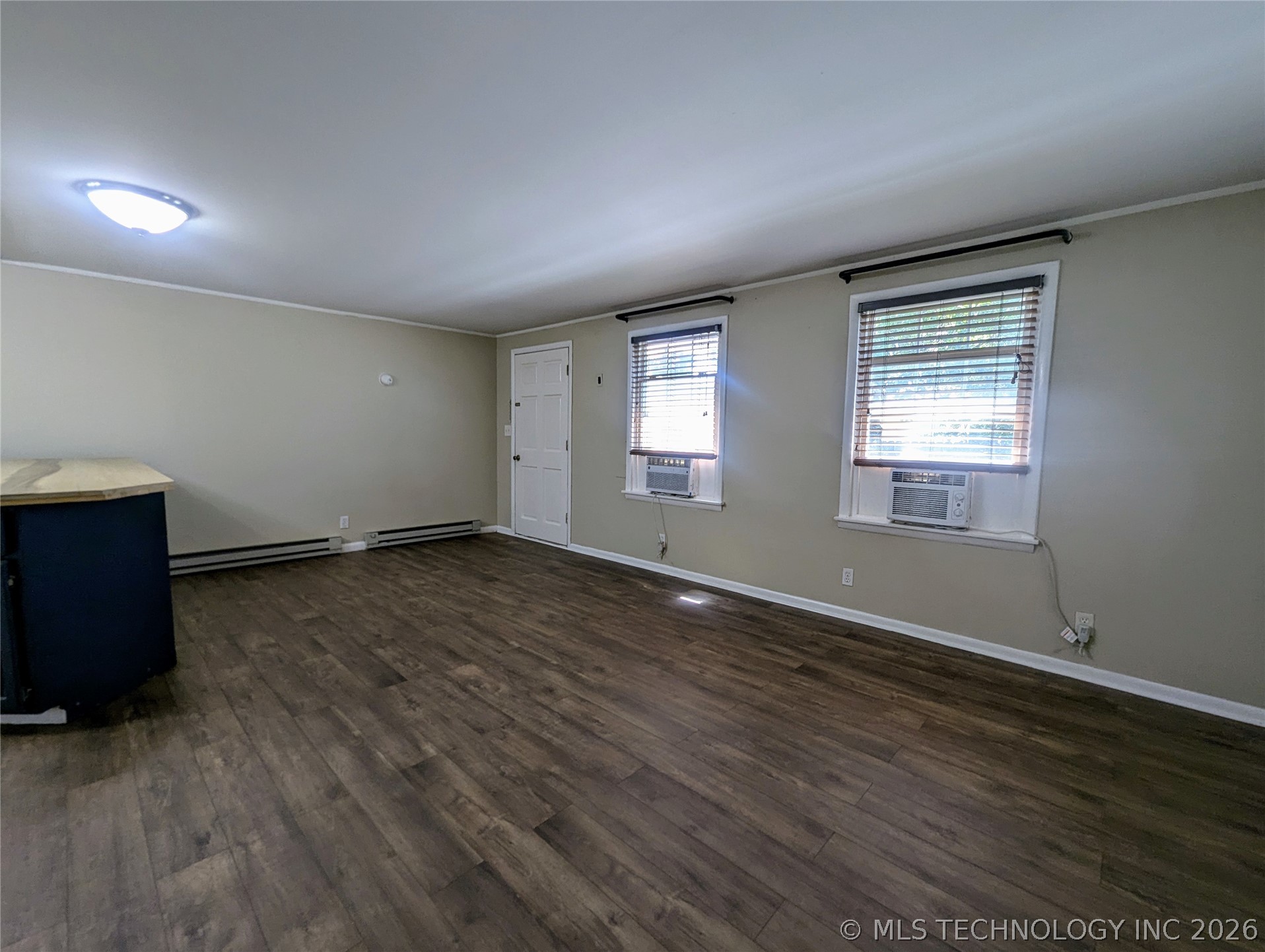 4524 S Quaker Avenue 1/2 Property Photo 5
