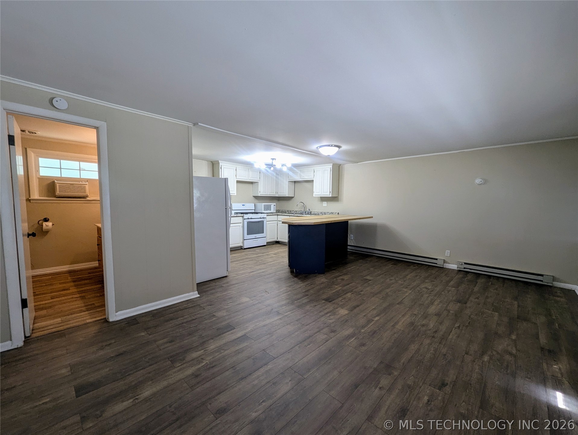 4524 S Quaker Avenue 1/2 Property Photo 7