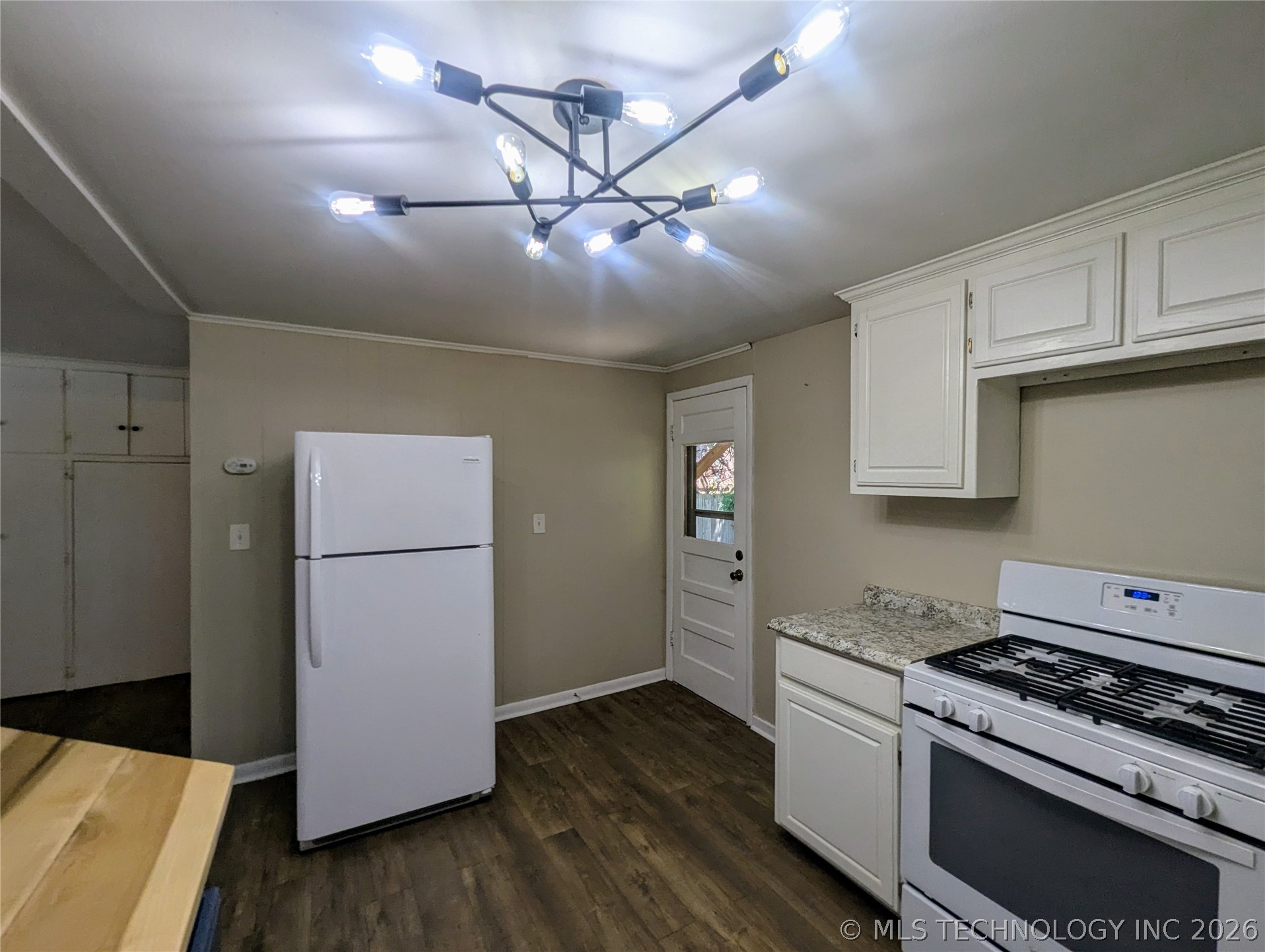 4524 S Quaker Avenue 1/2 Property Photo 12