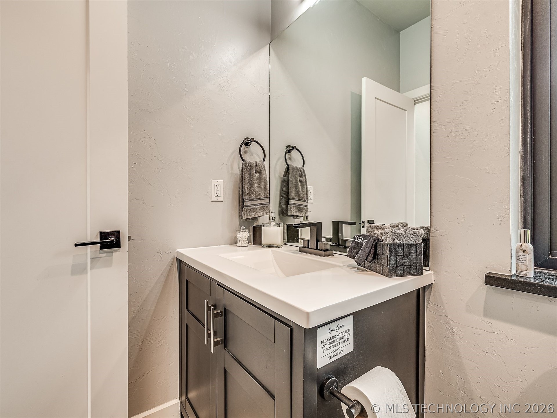 87 Rose Way Property Photo 32