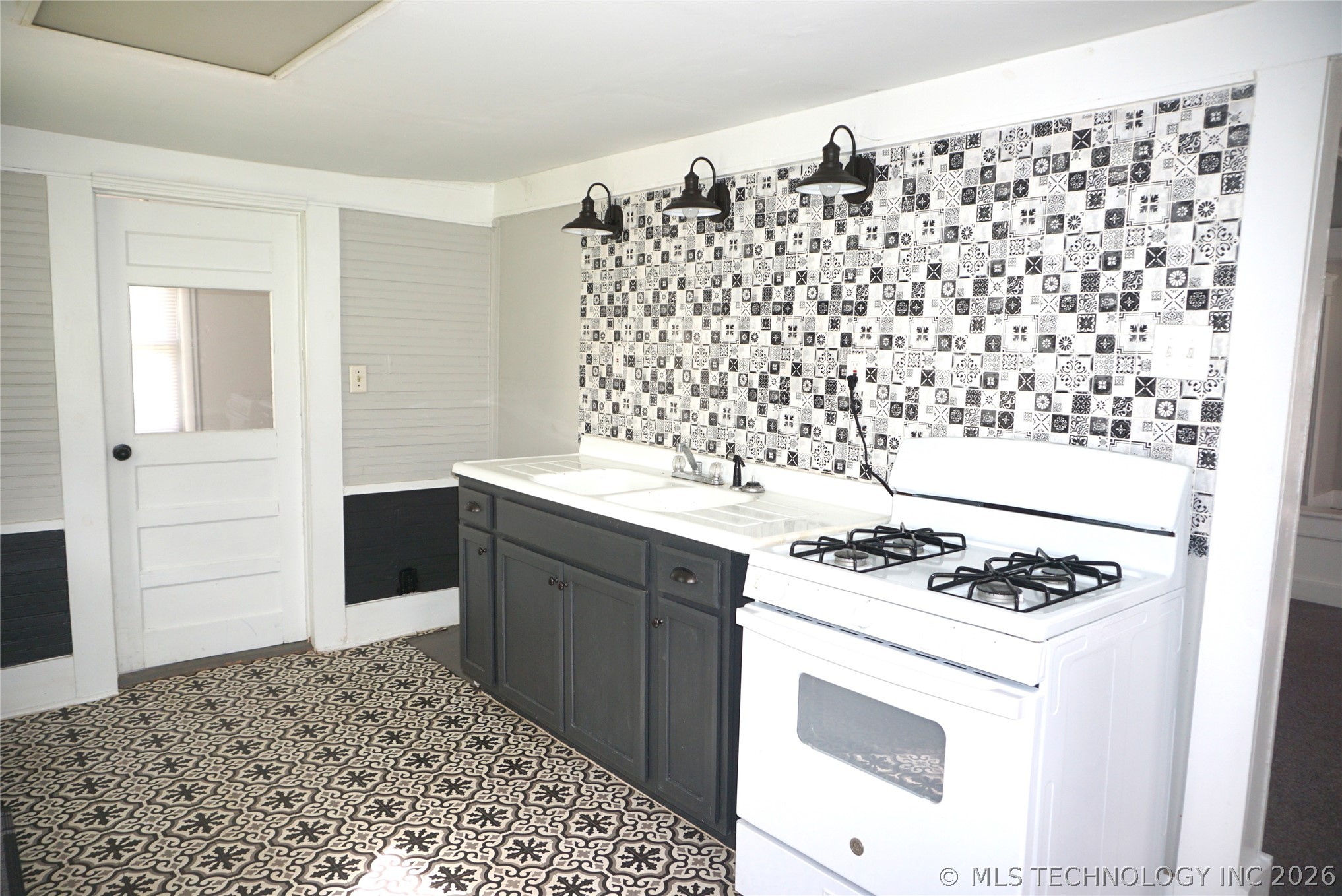 311 W Madison Street Property Photo 15