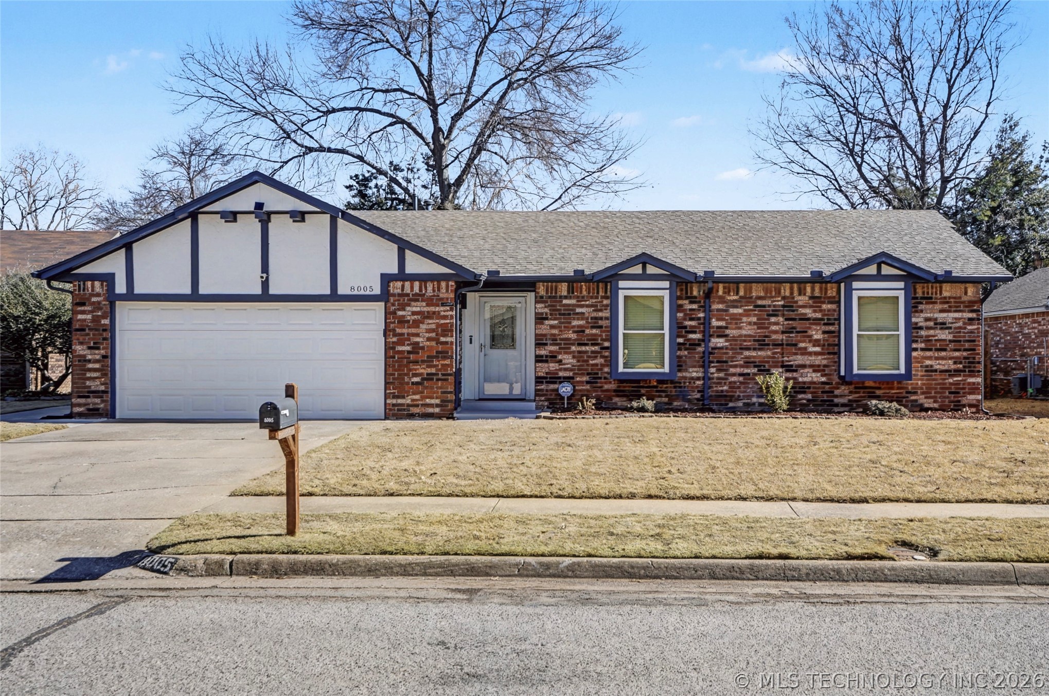 8005 S Date Avenue Property Photo 1