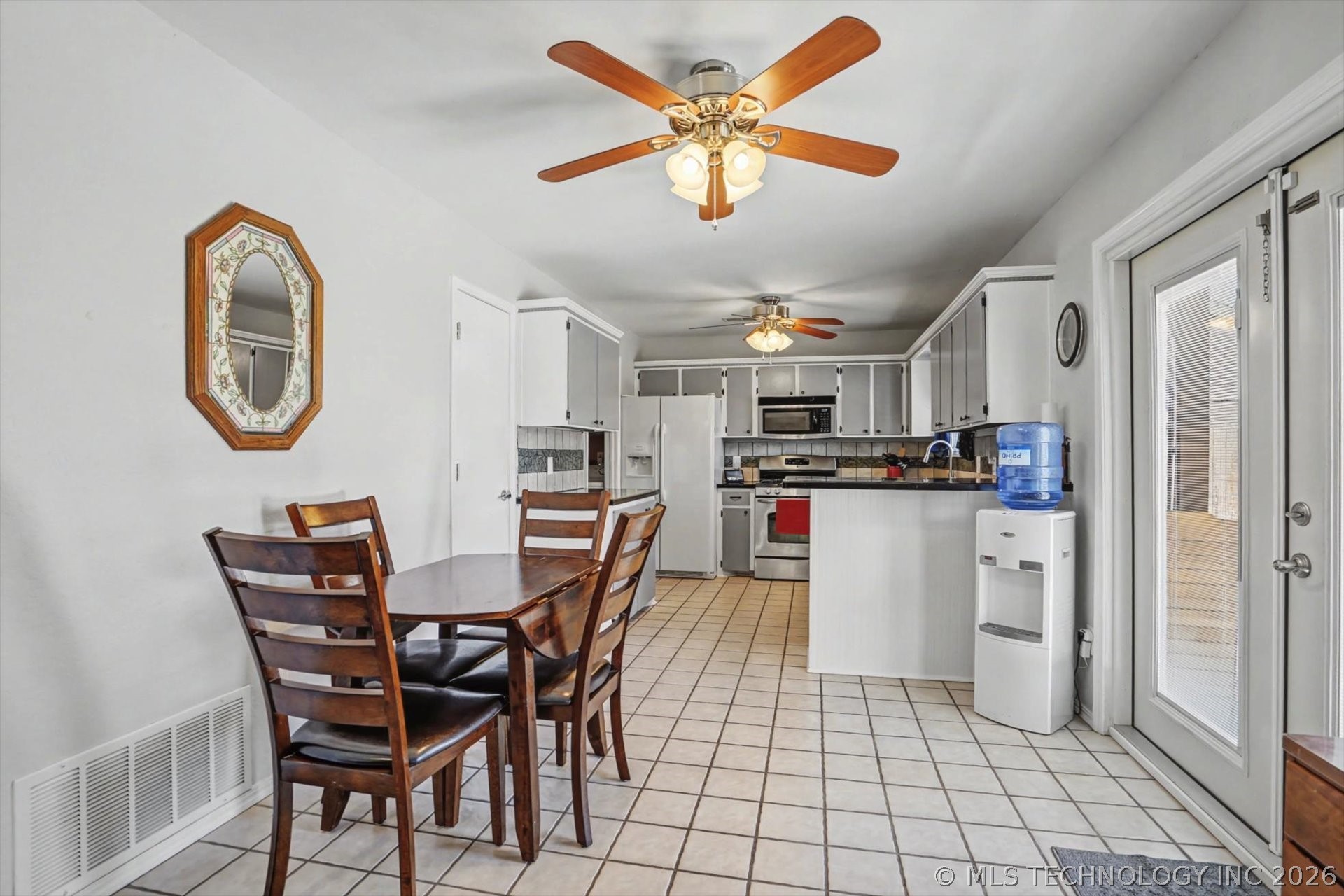 8005 S Date Avenue Property Photo 12