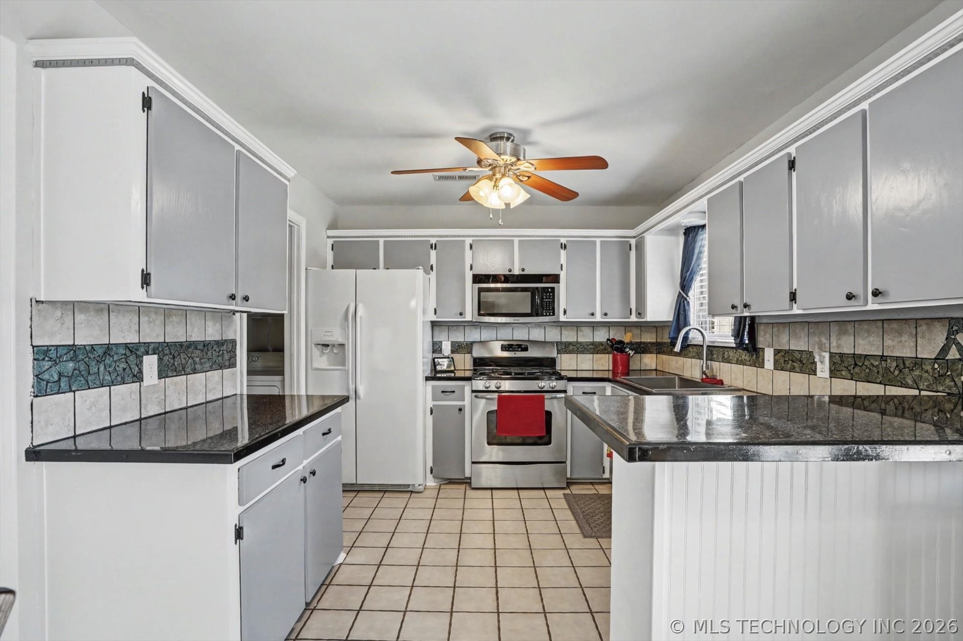 8005 S Date Avenue Property Photo 13