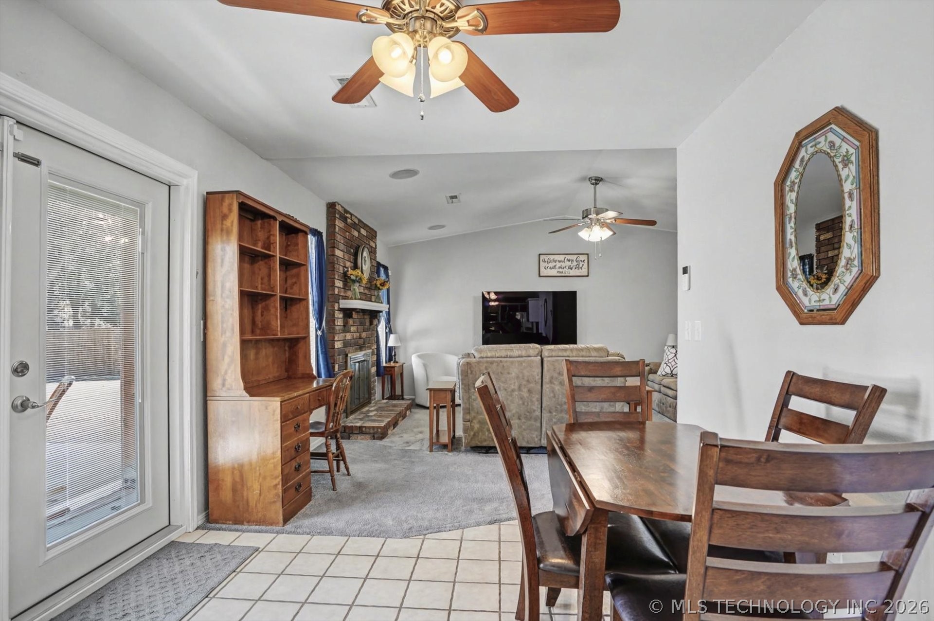 8005 S Date Avenue Property Photo 17