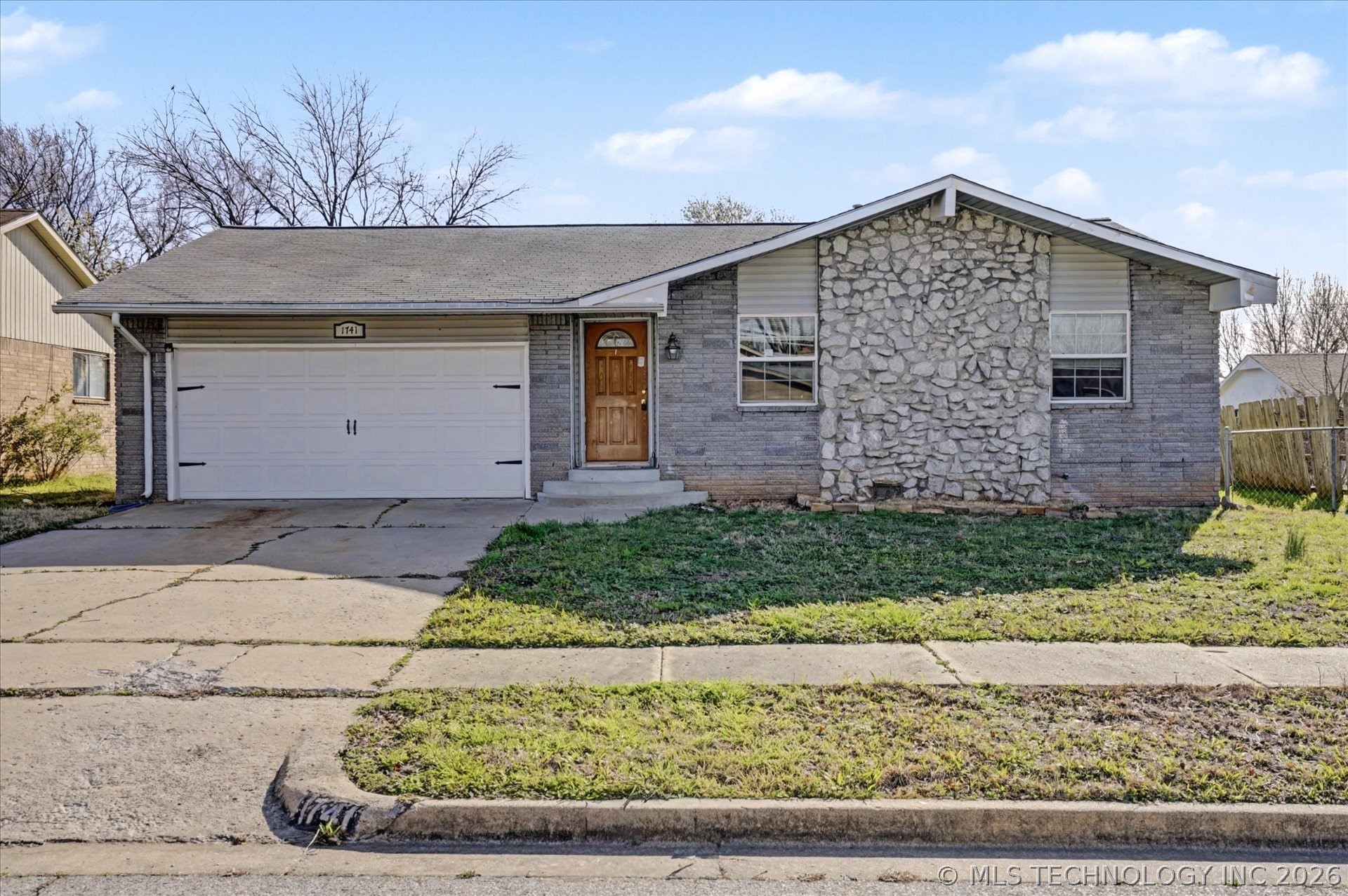 1741 S Pecan Avenue Property Photo 1