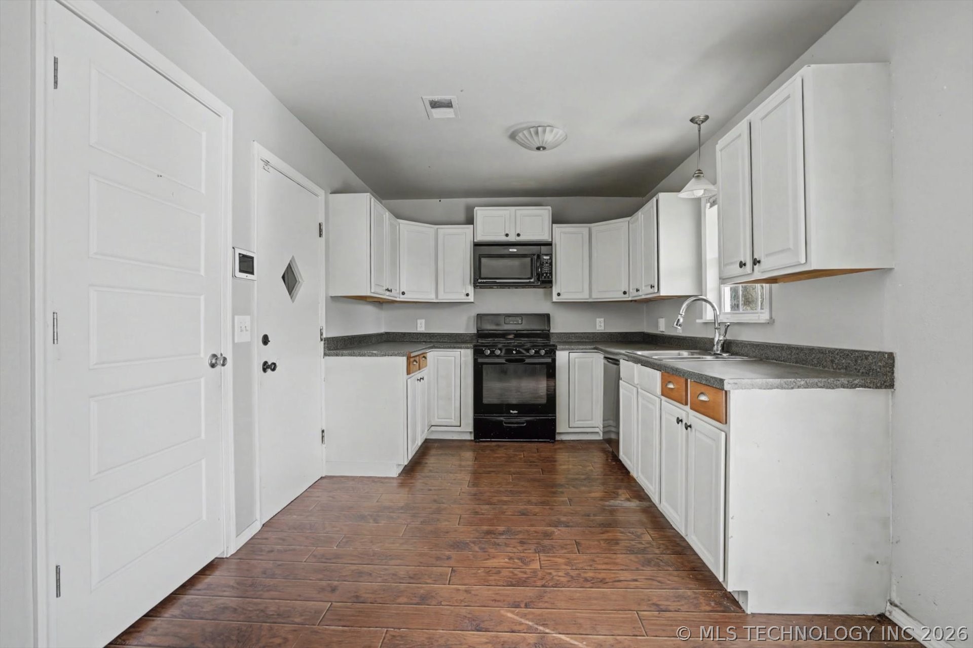 1741 S Pecan Avenue Property Photo 8