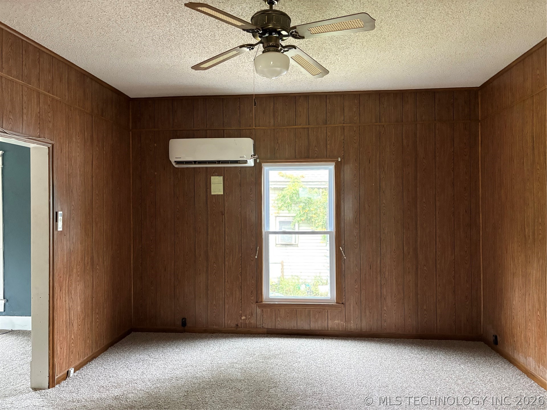 360 N B Street Property Photo 5