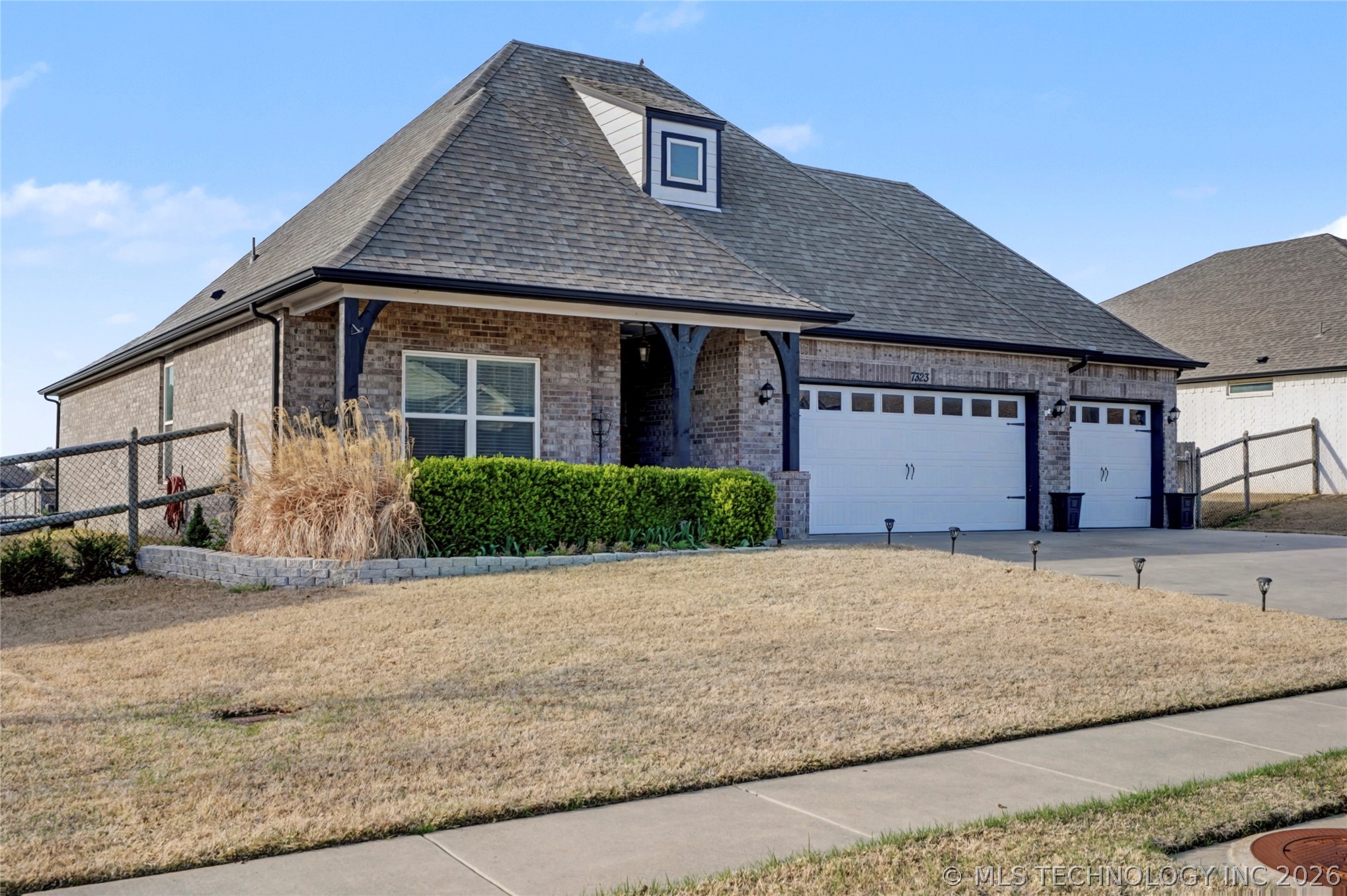 7323 E Oak Ridge Street Property Photo 4