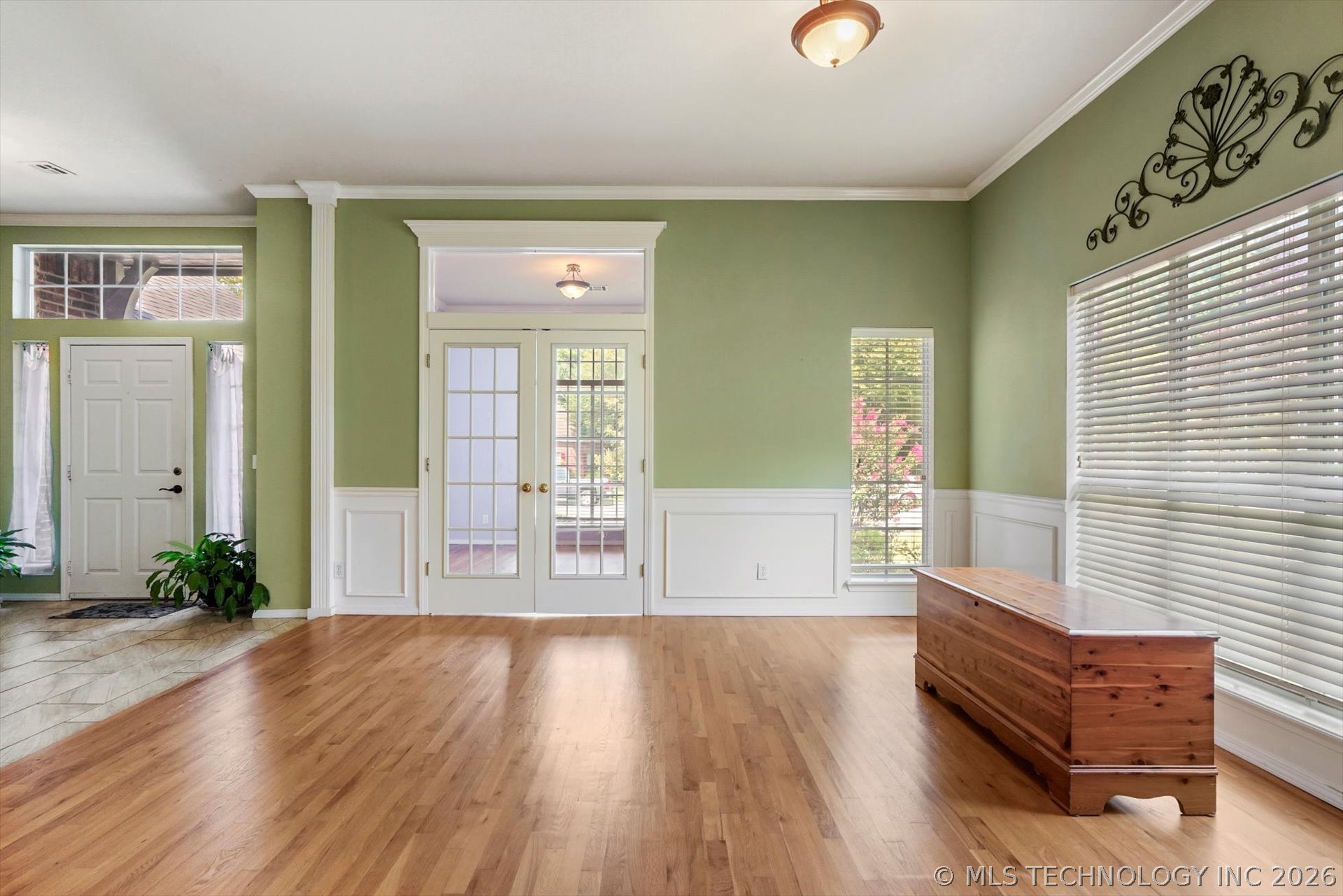 2405 S Willow Avenue Property Photo 5