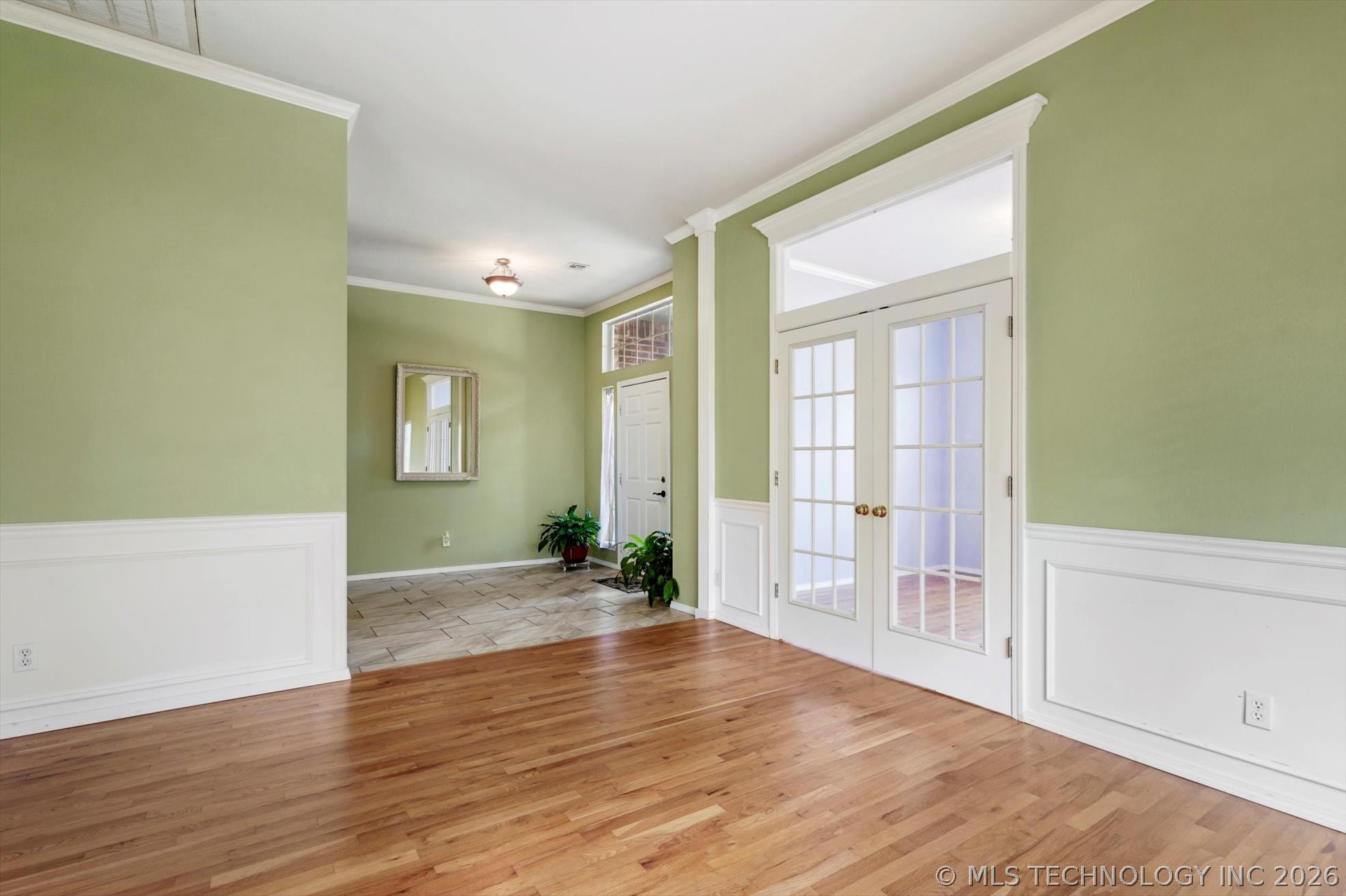 2405 S Willow Avenue Property Photo 6