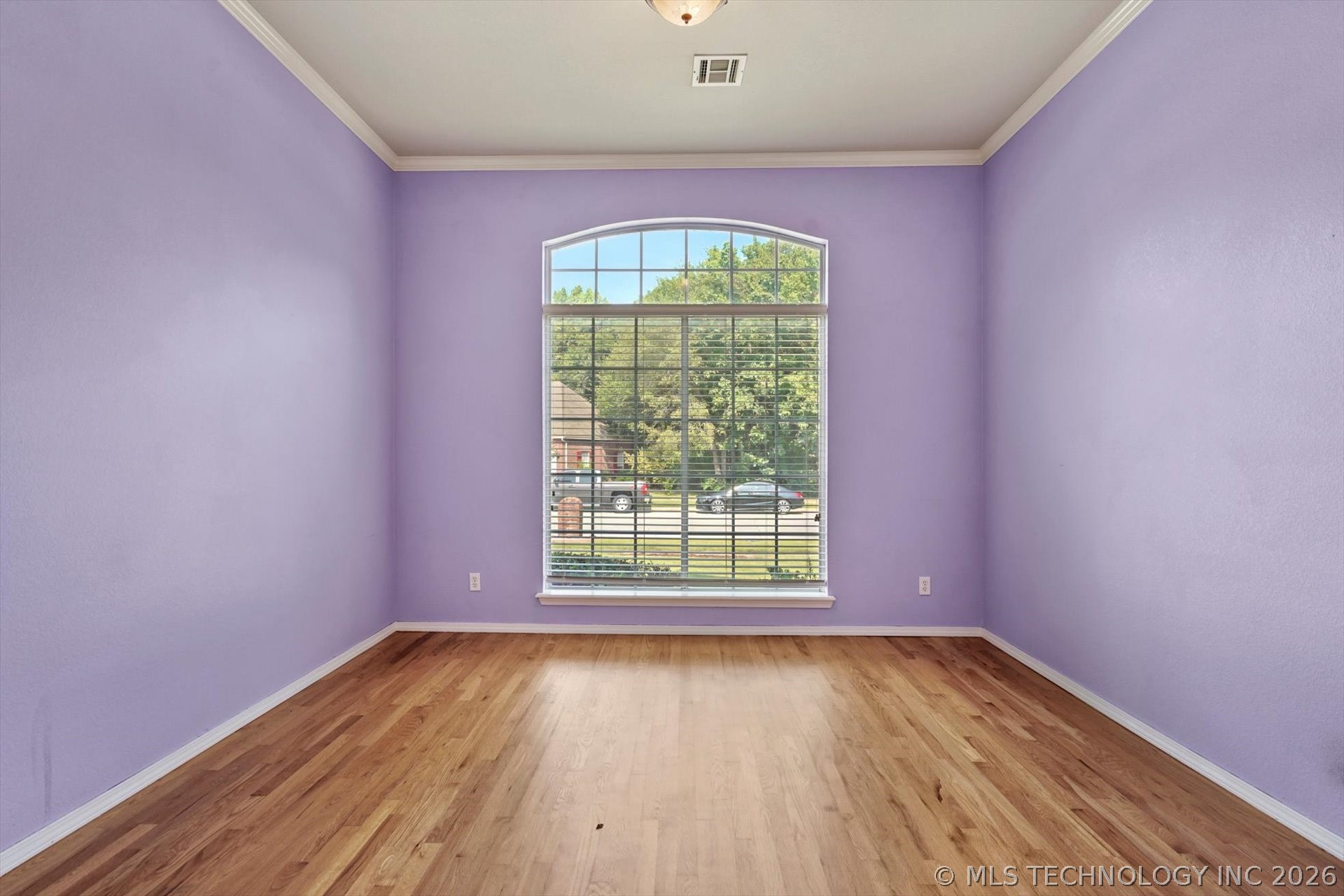 2405 S Willow Avenue Property Photo 7