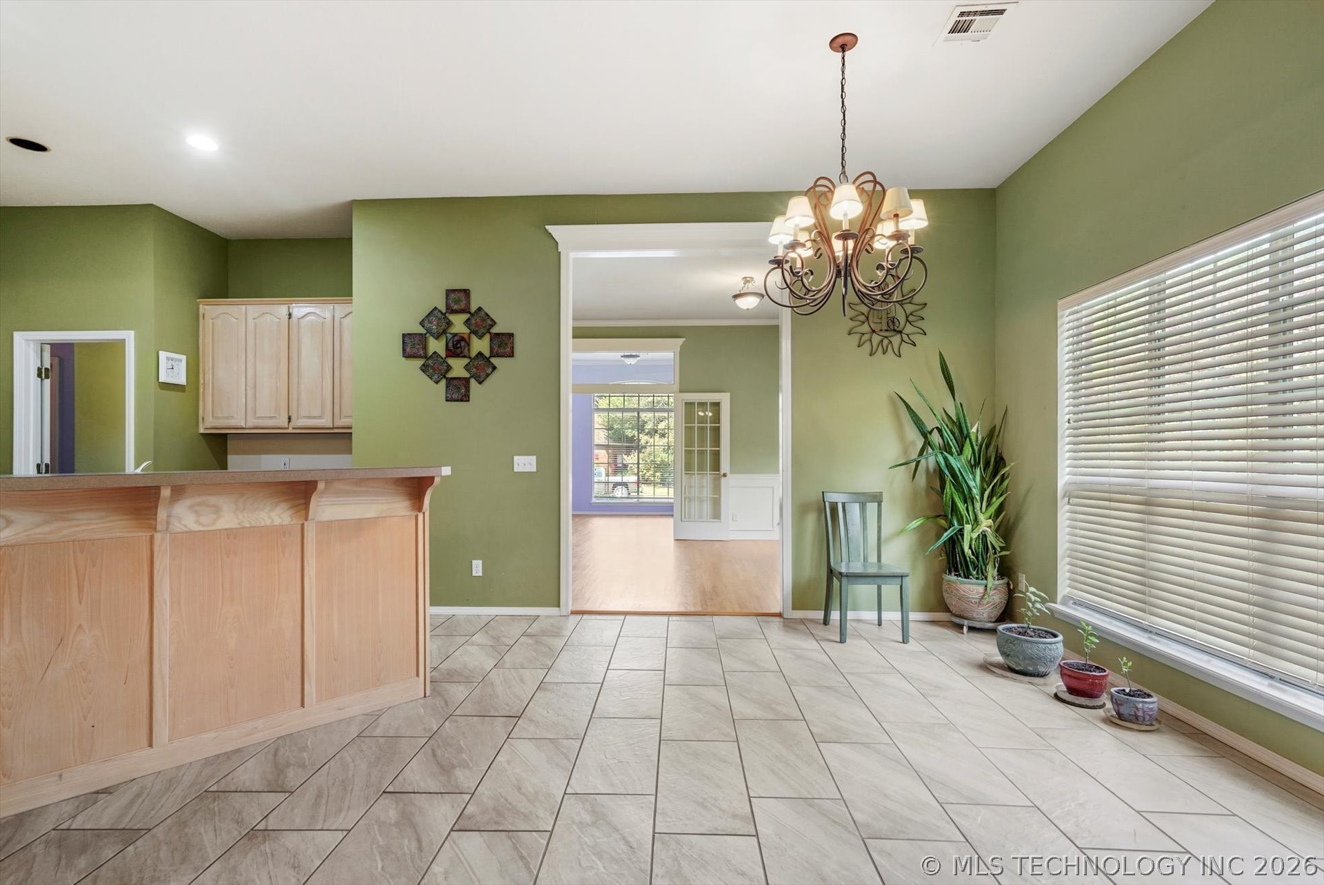 2405 S Willow Avenue Property Photo 9