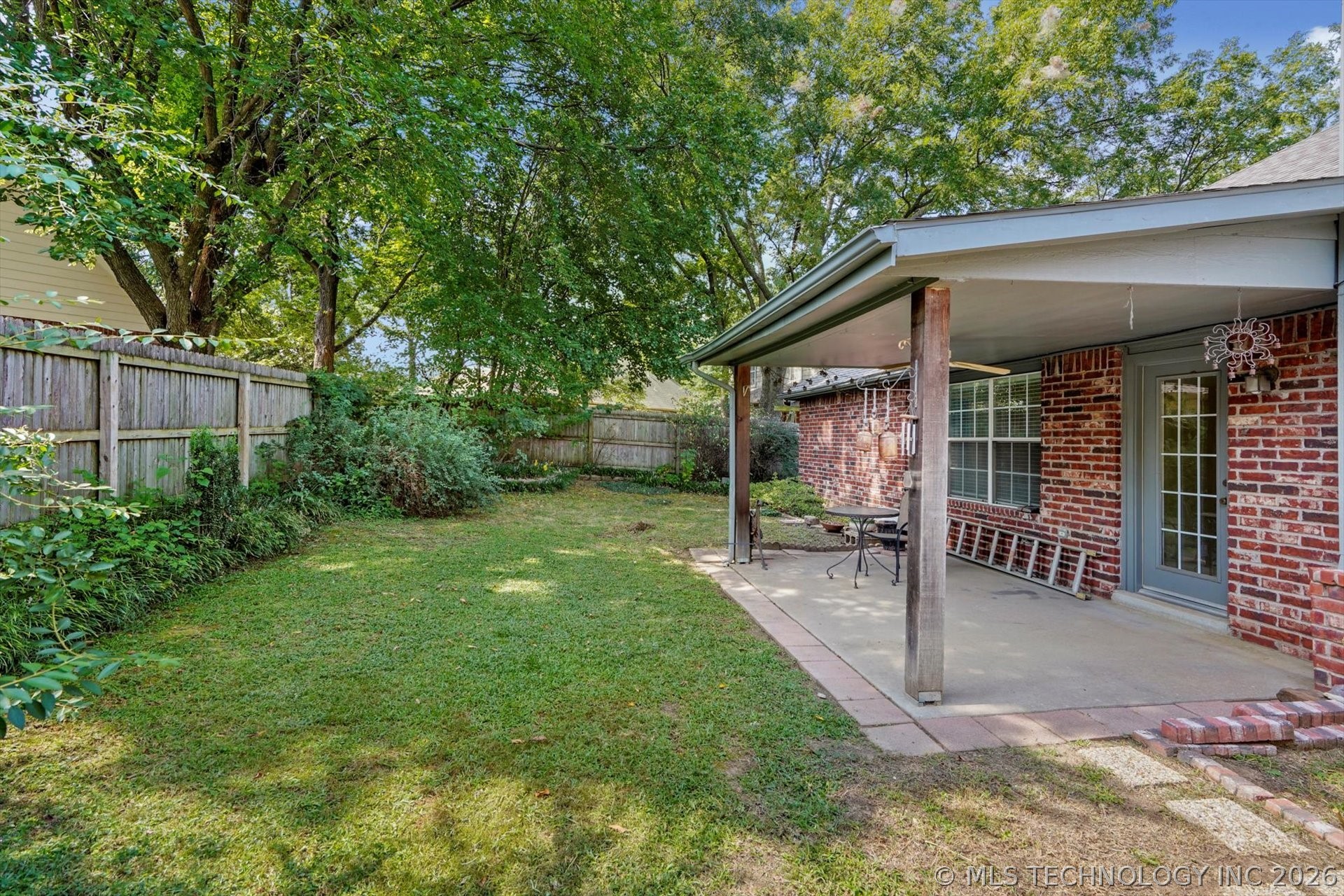 2405 S Willow Avenue Property Photo 26
