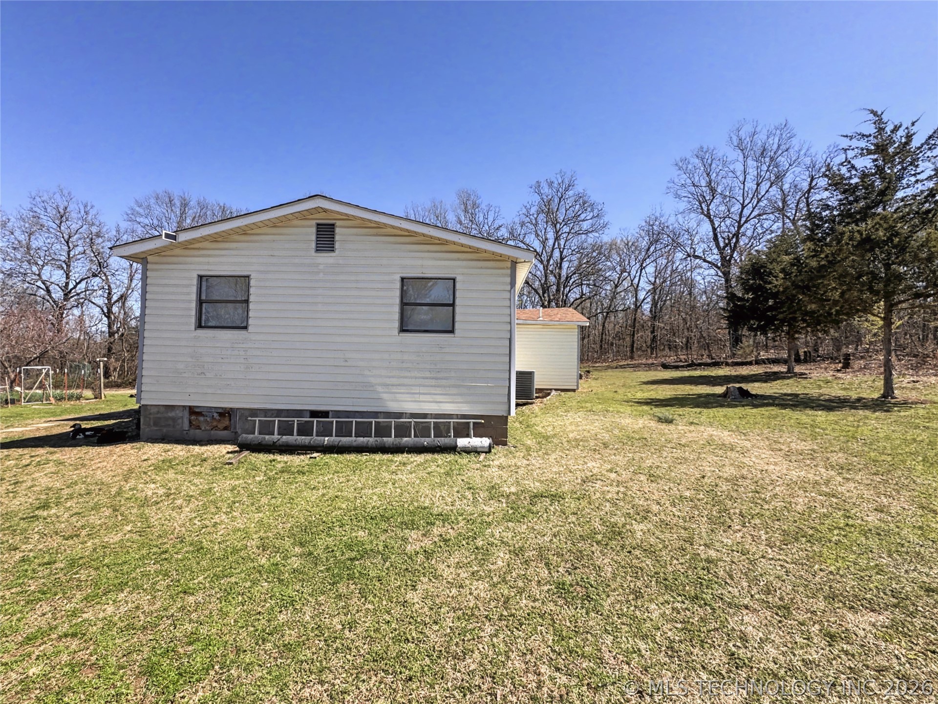 10709 W 660 Road Property Photo 3