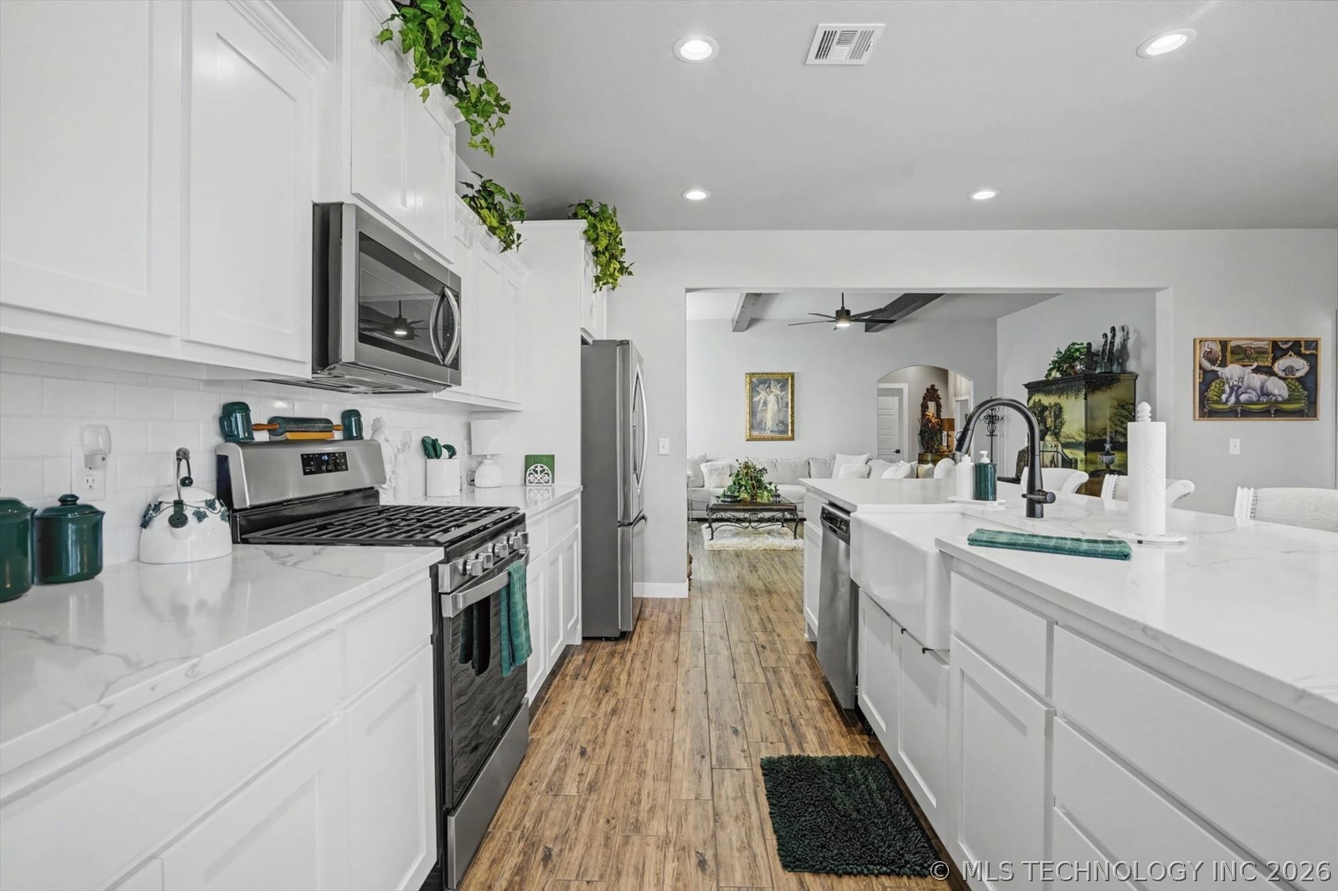 7407 S Walnut Avenue Property Photo 8