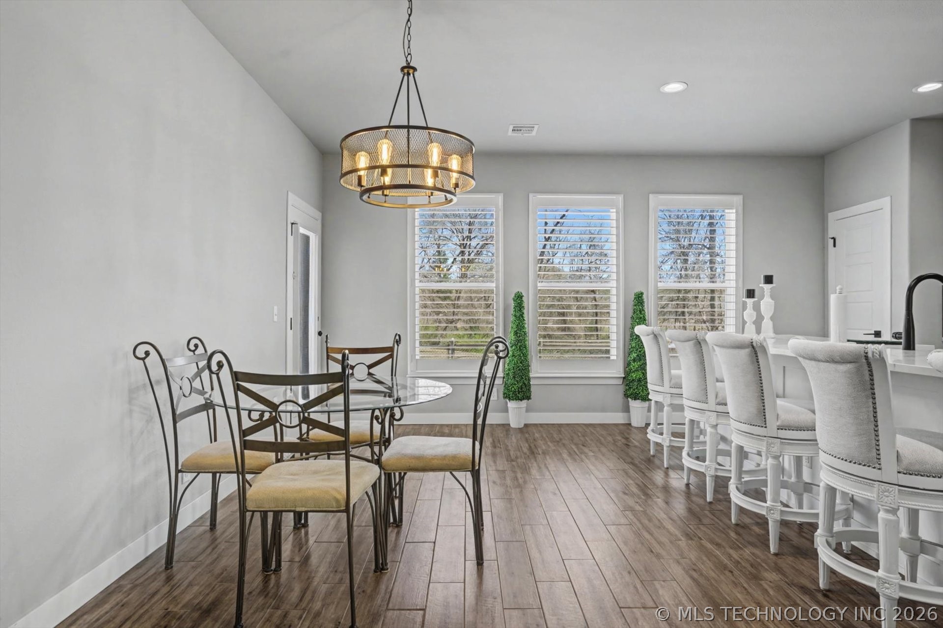 7407 S Walnut Avenue Property Photo 12