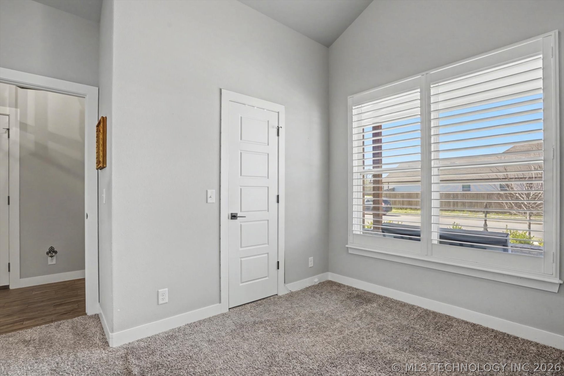 7407 S Walnut Avenue Property Photo 25