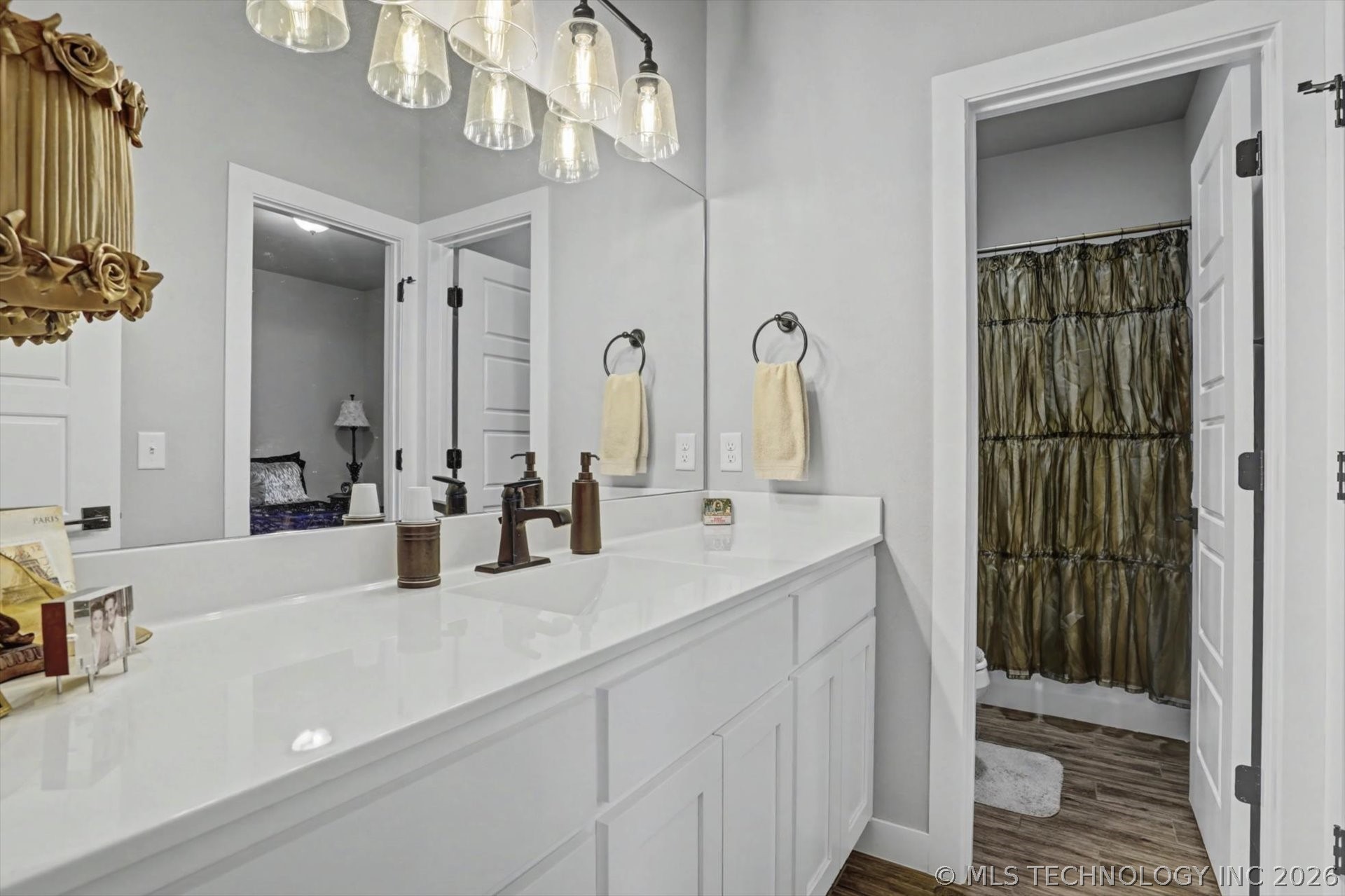 7407 S Walnut Avenue Property Photo 26