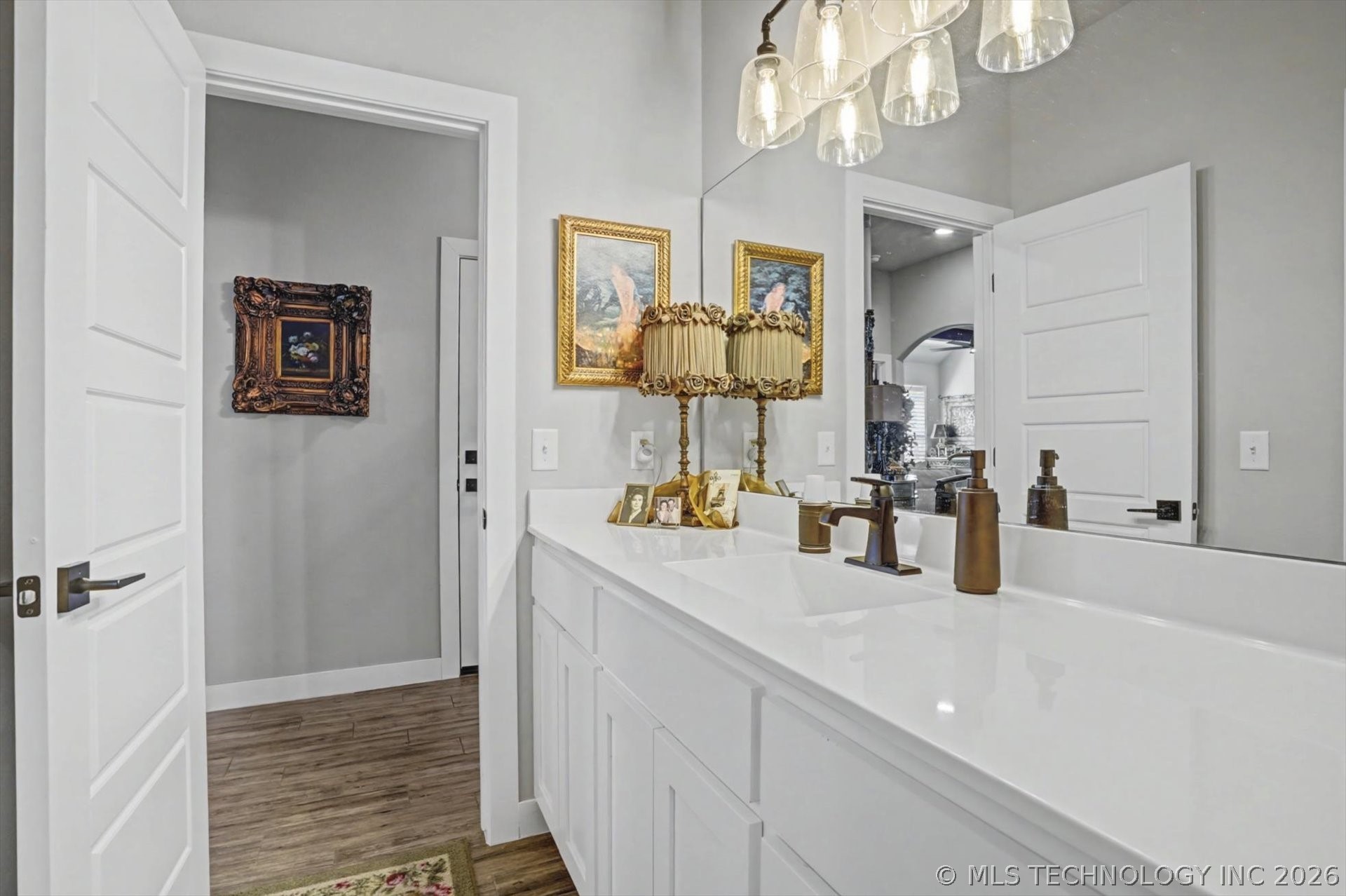 7407 S Walnut Avenue Property Photo 28