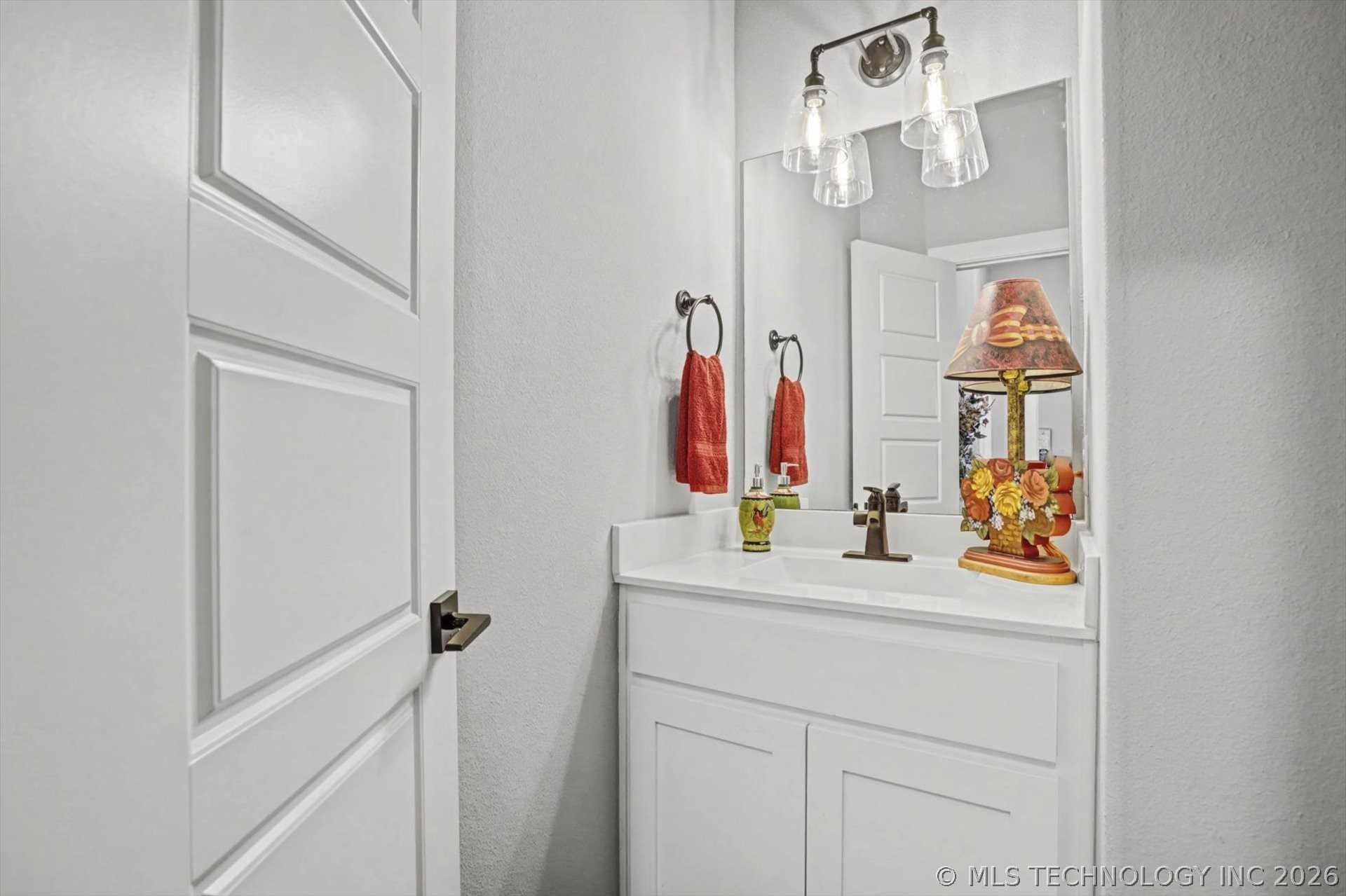 7407 S Walnut Avenue Property Photo 32