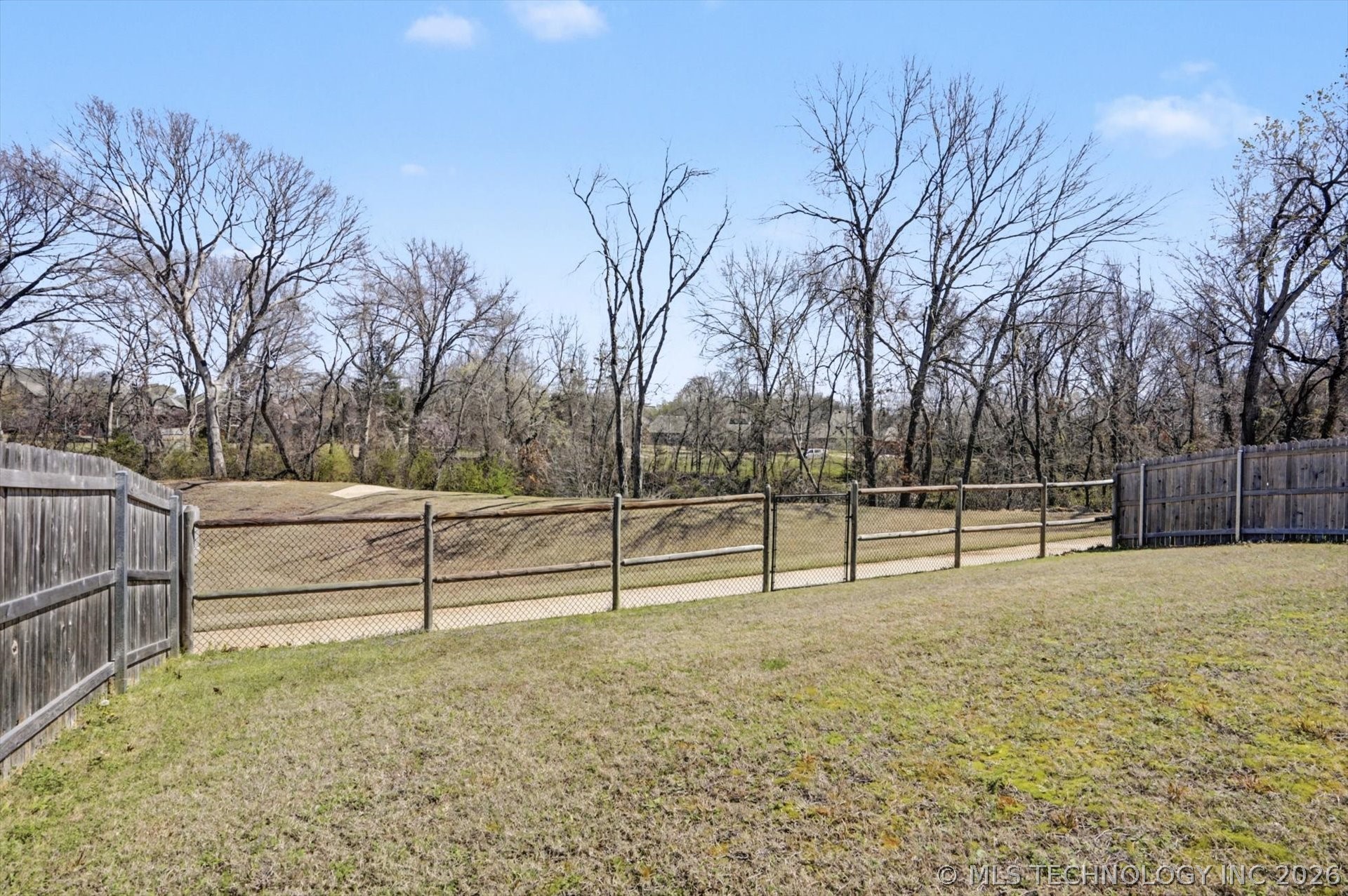 7407 S Walnut Avenue Property Photo 37