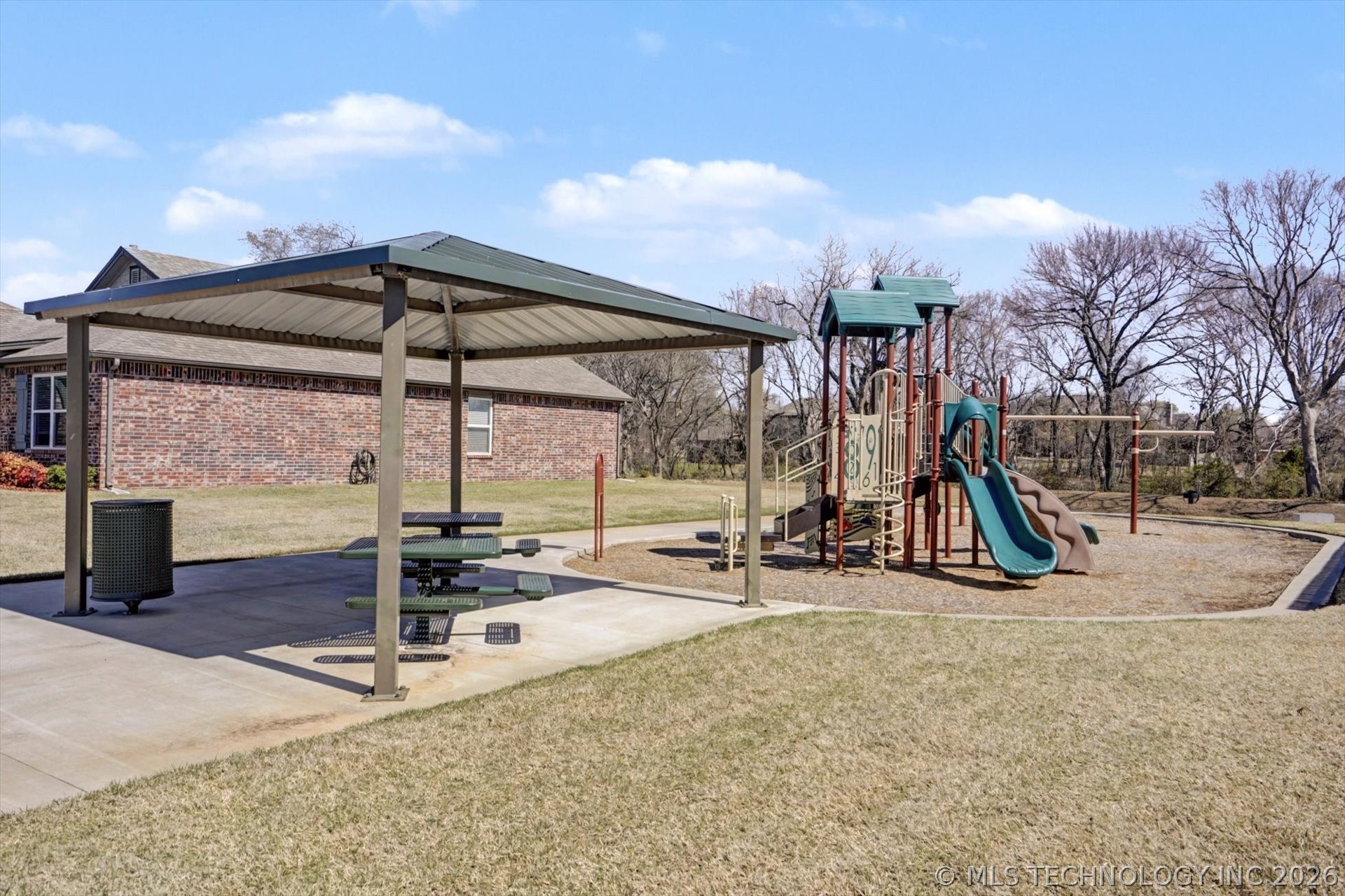 7407 S Walnut Avenue Property Photo 47