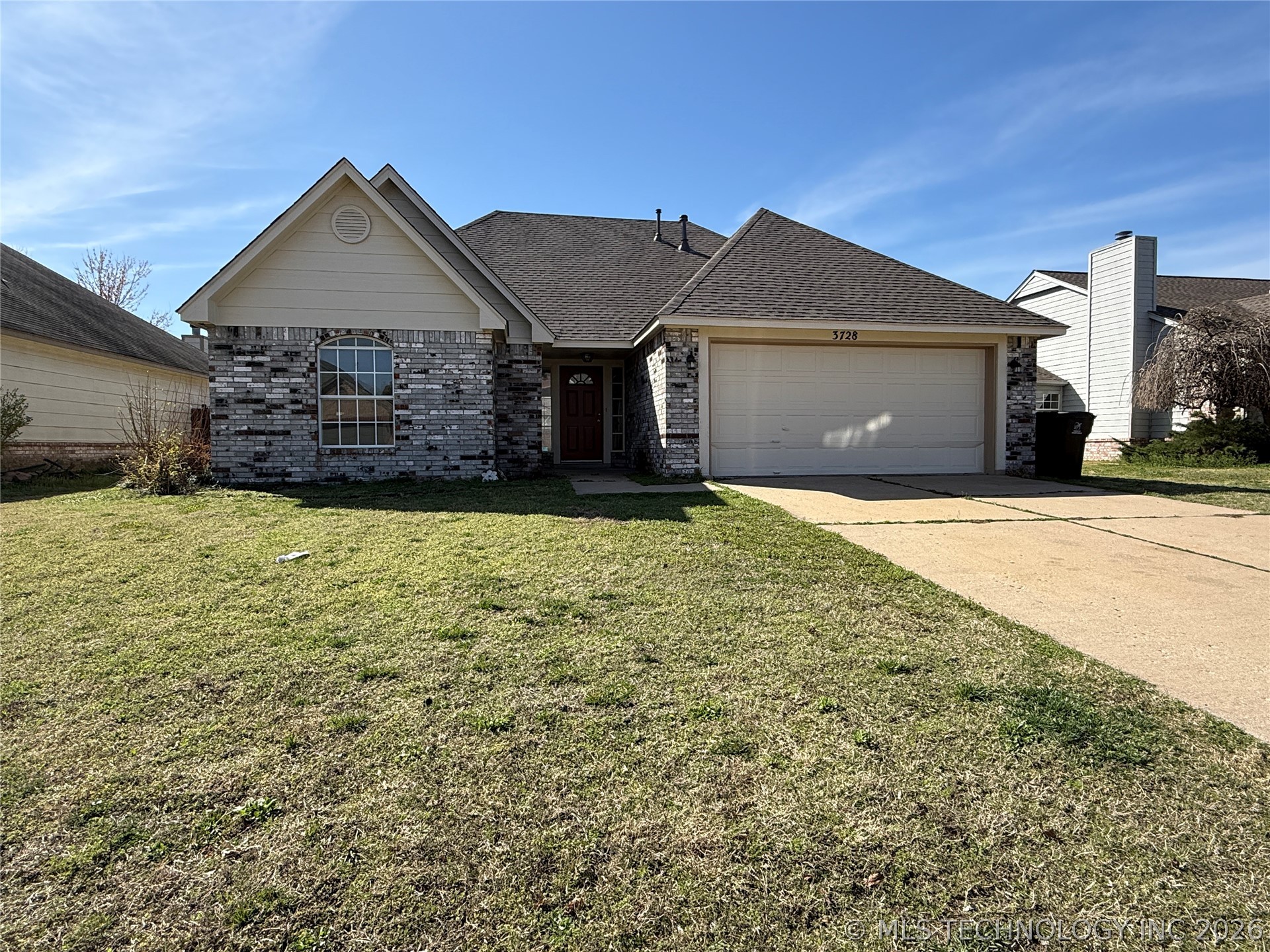 3728 S 195th Avenue Property Photo 1